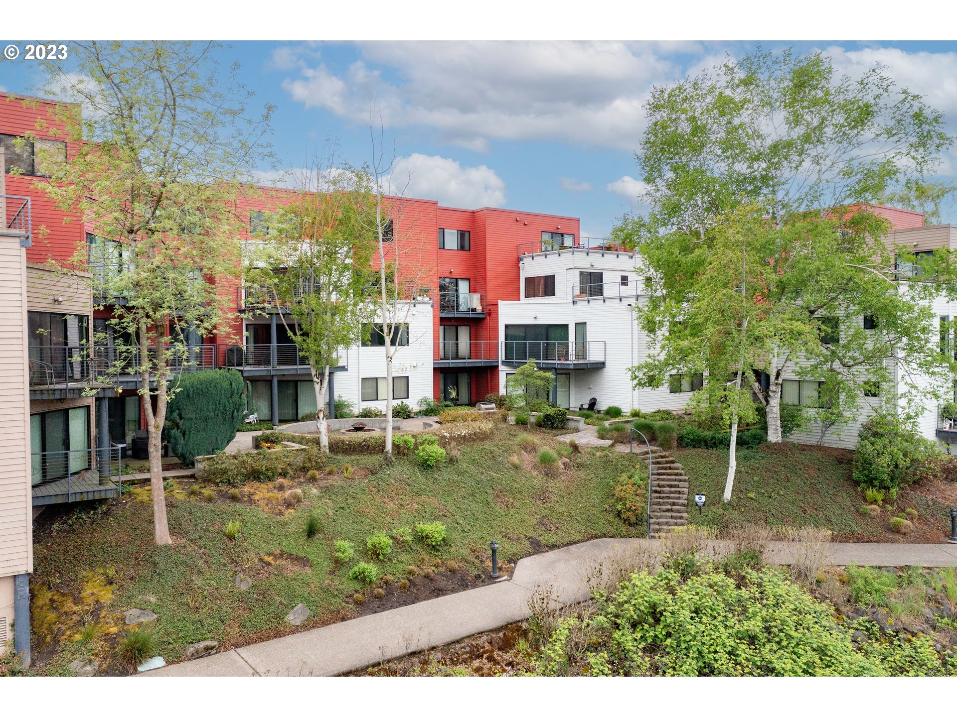 620 NW NAITO PKWY B11