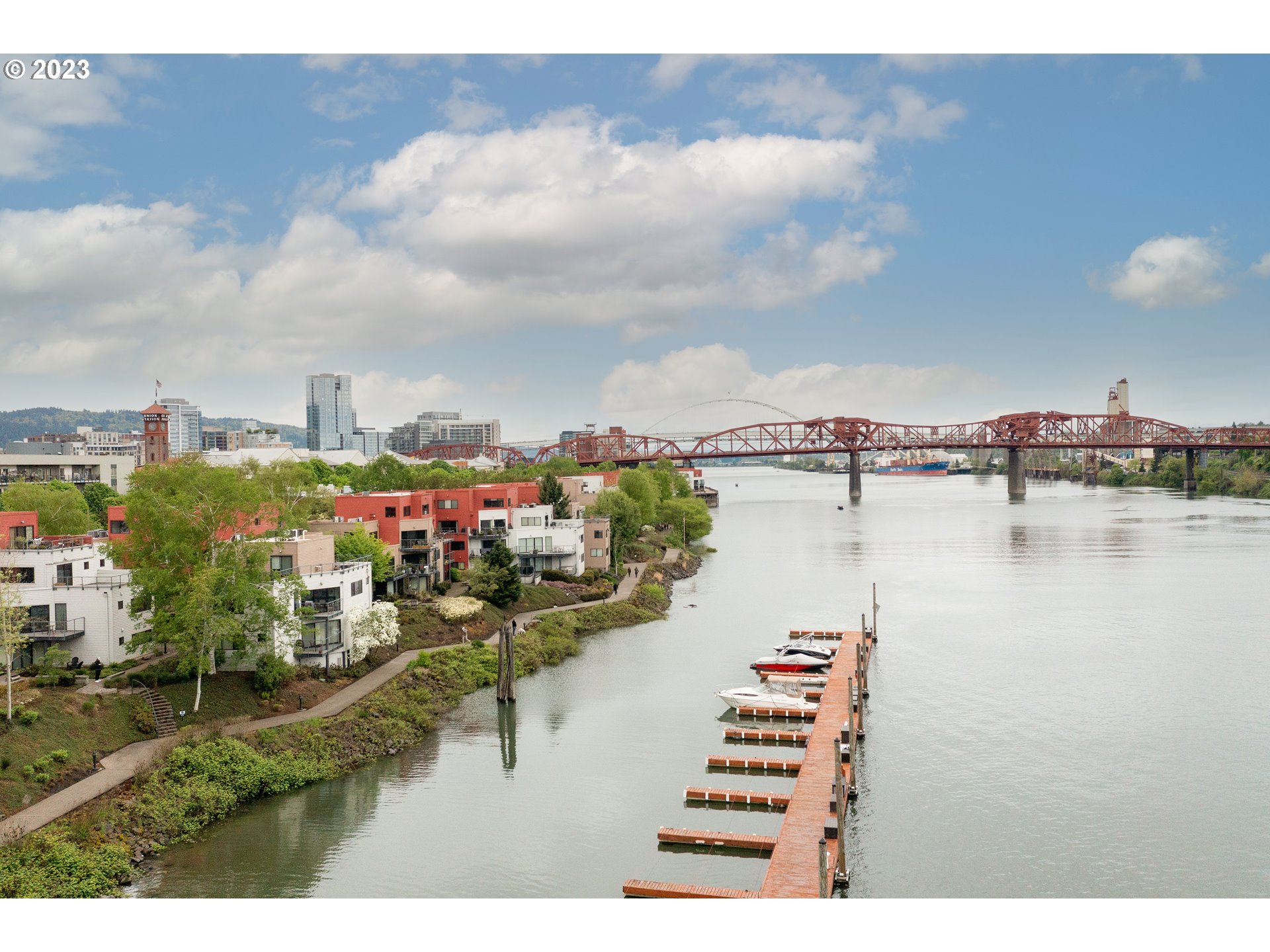 620 NW NAITO PKWY B11