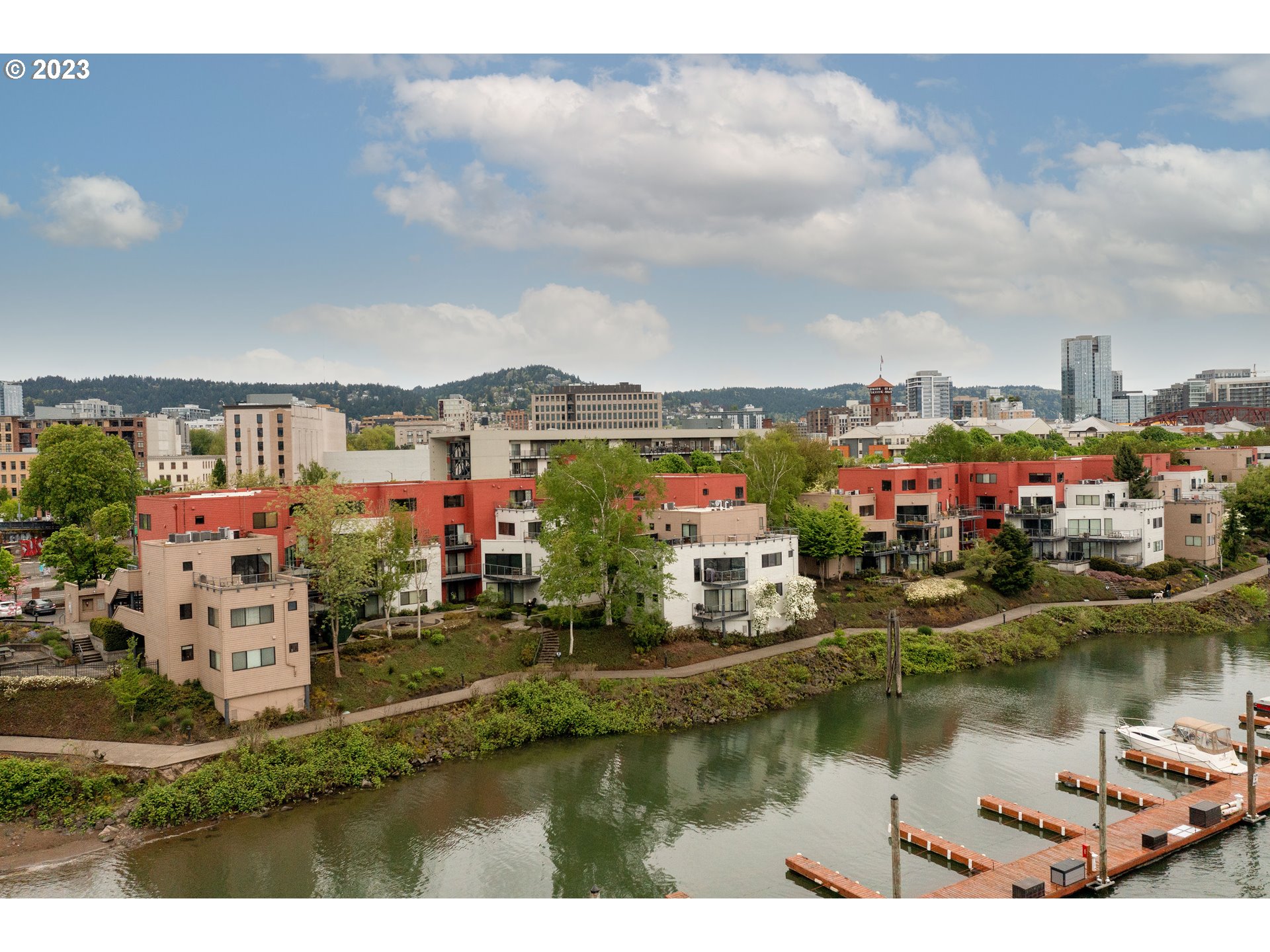 620 NW NAITO PKWY B11