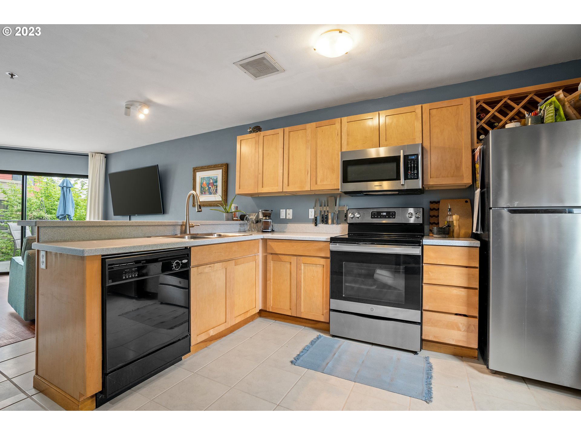 620 NW NAITO PKWY B11