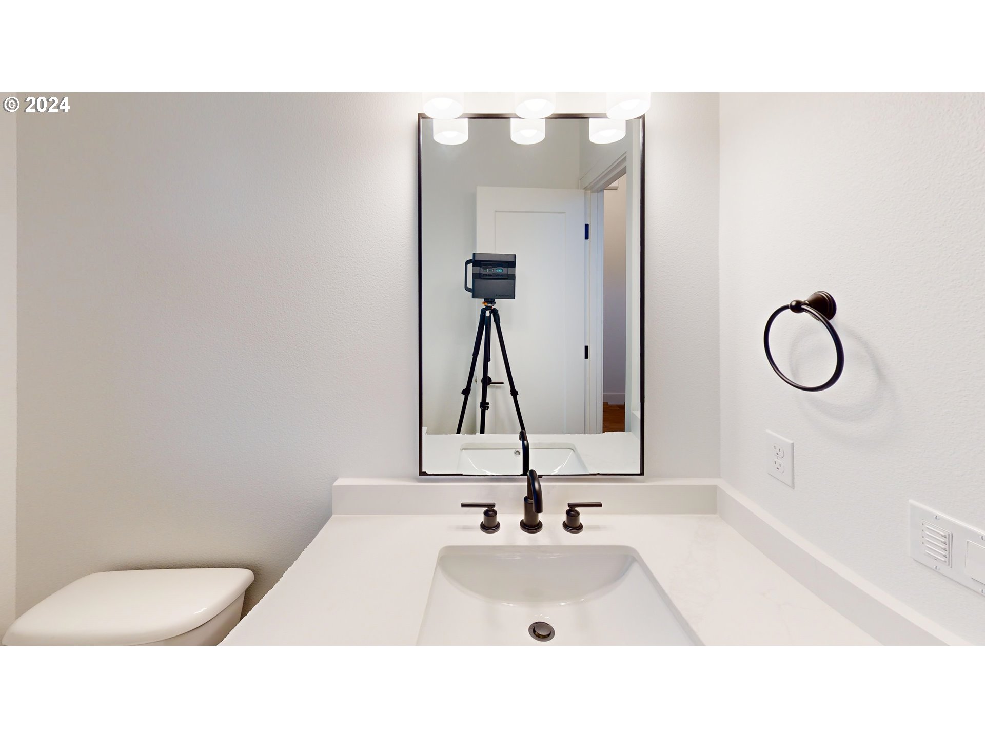 948 NE 17TH AVE L 28