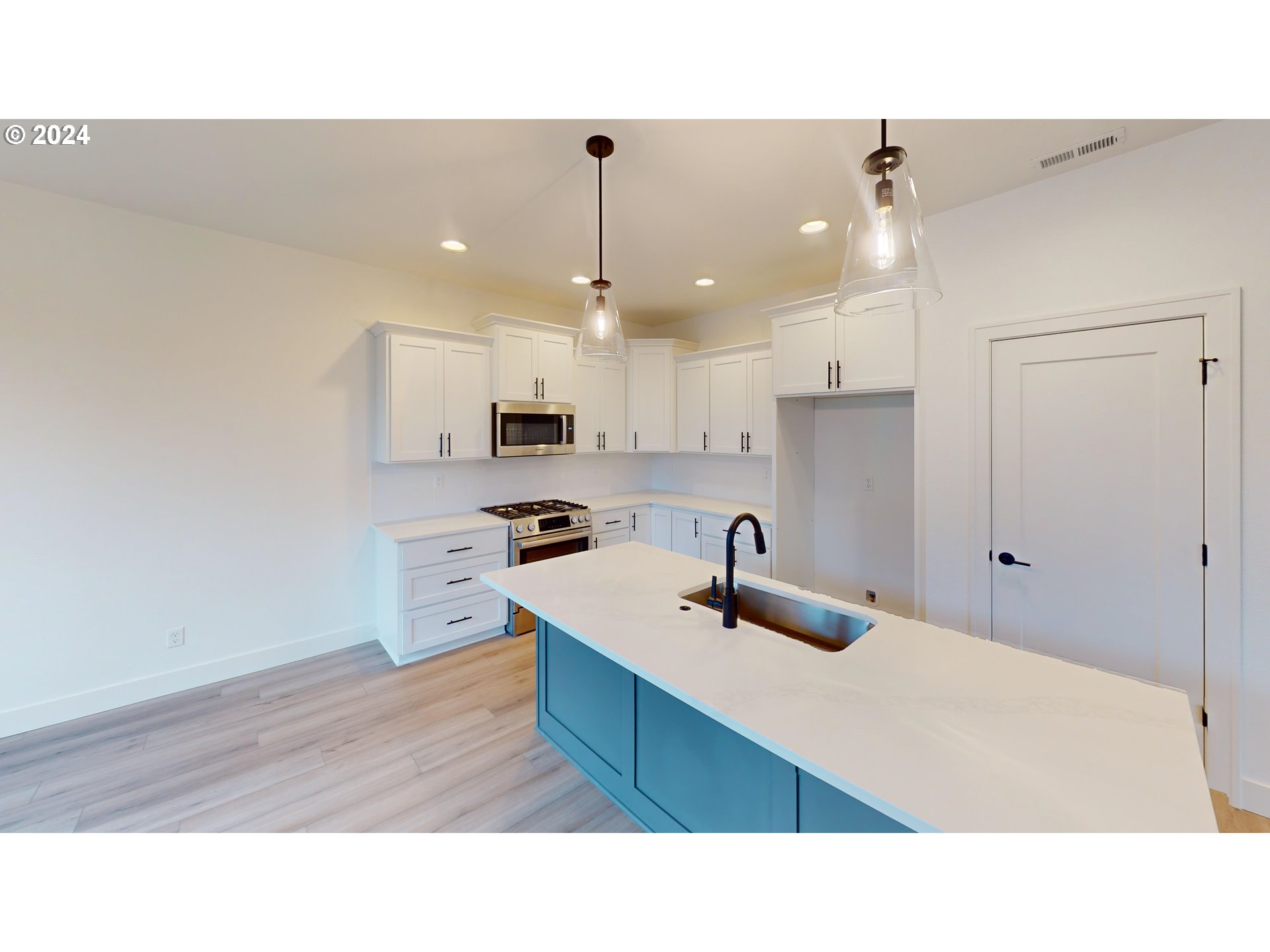 948 NE 17TH AVE L 28