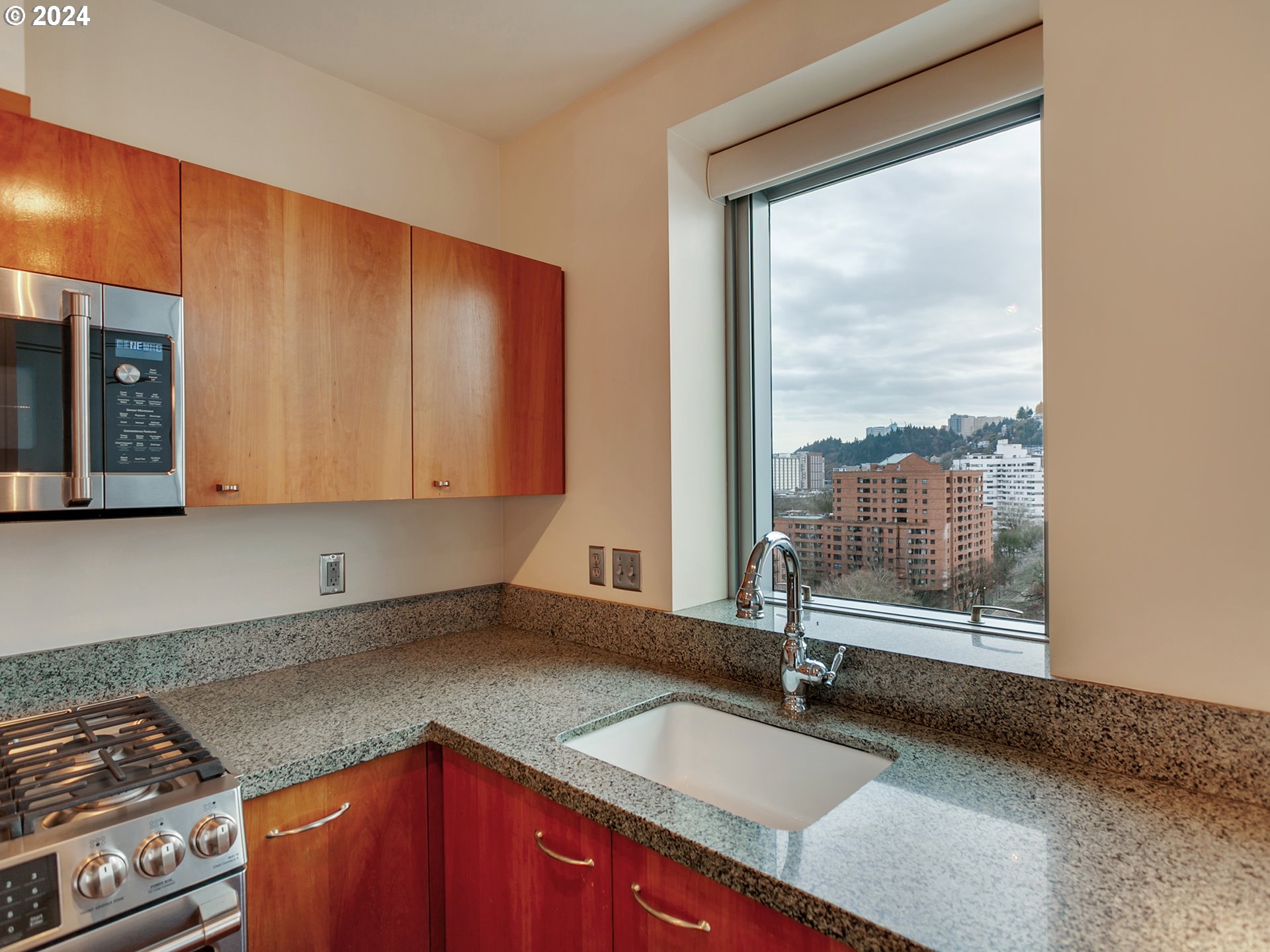 1221 SW 10TH AVE 1306