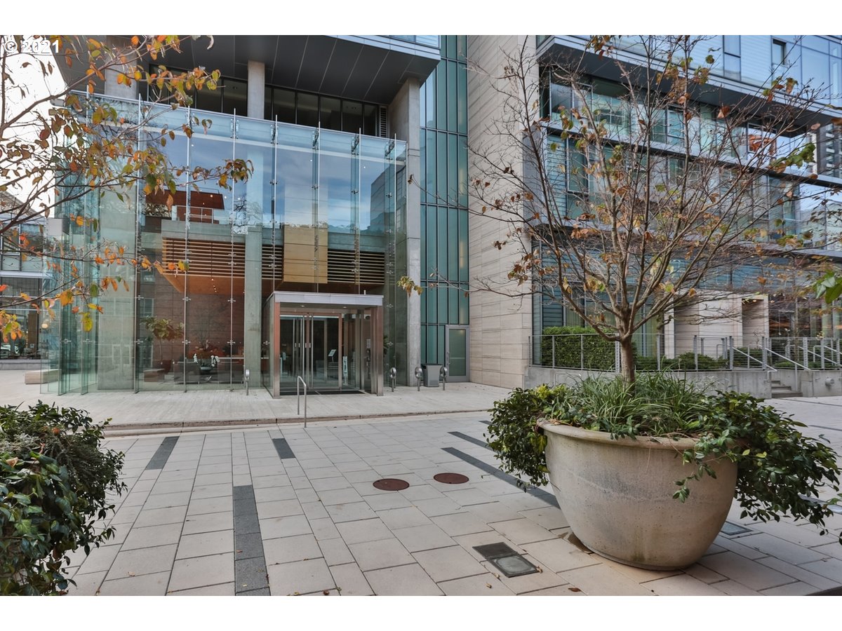 1221 SW 10TH AVE 1306