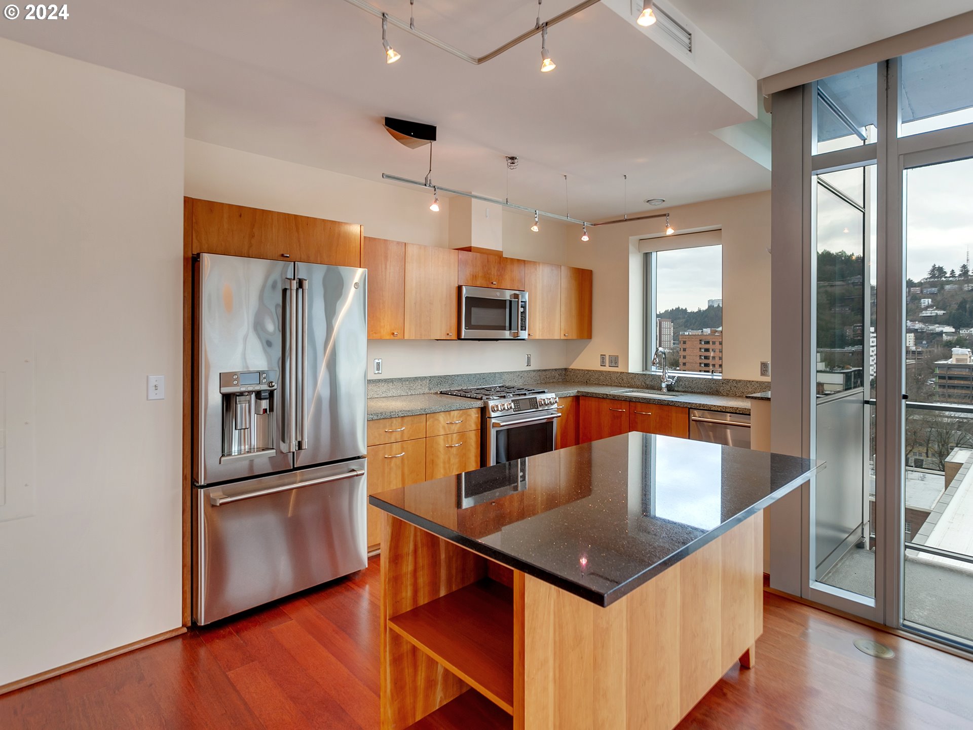 1221 SW 10TH AVE 1306