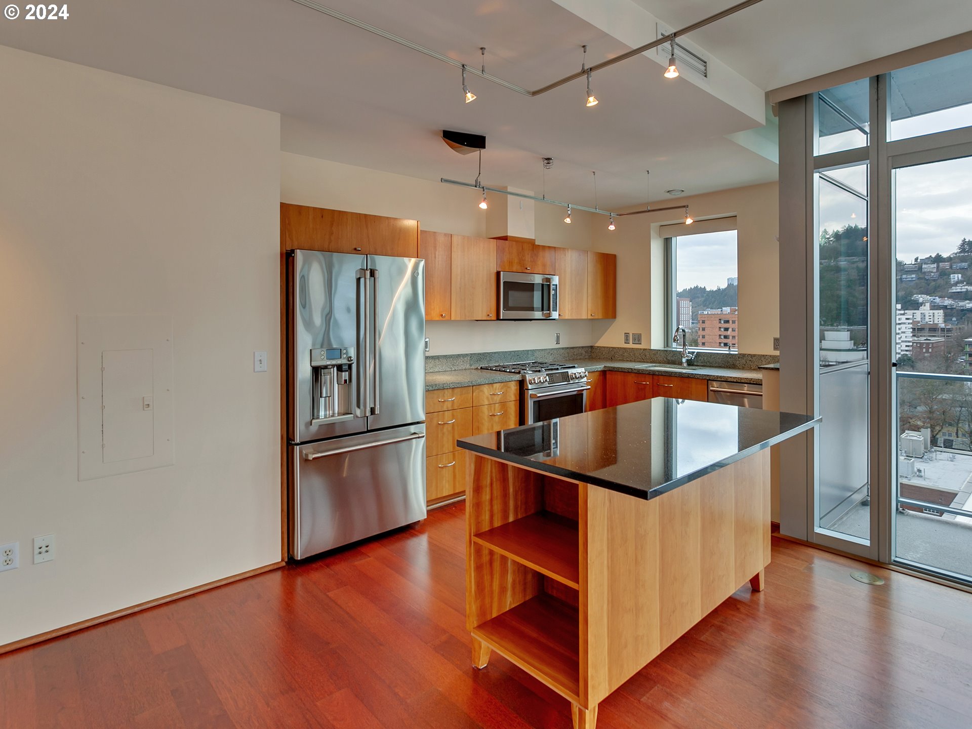 1221 SW 10TH AVE 1306