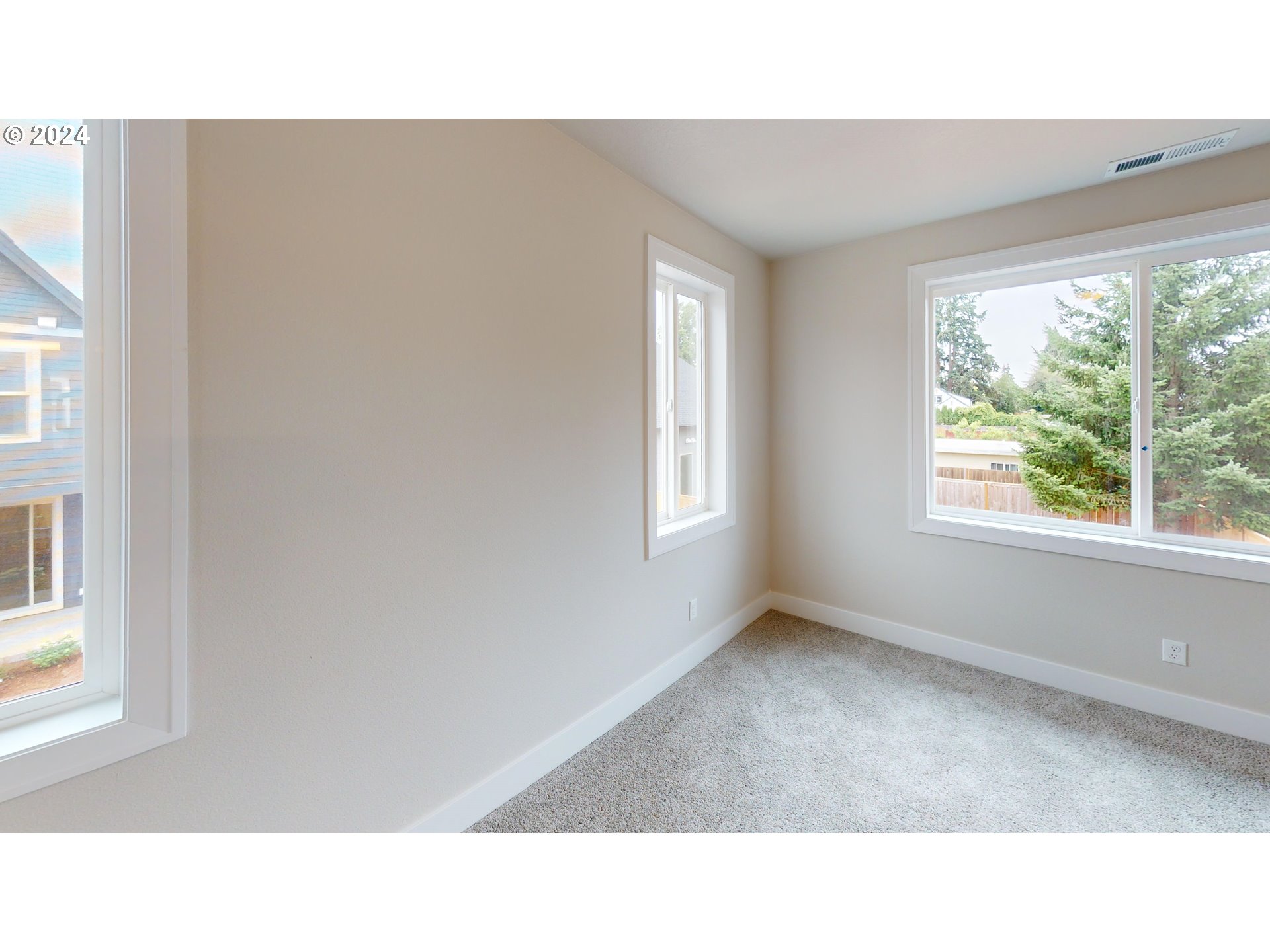 2414 SE Maybrook LN L18B