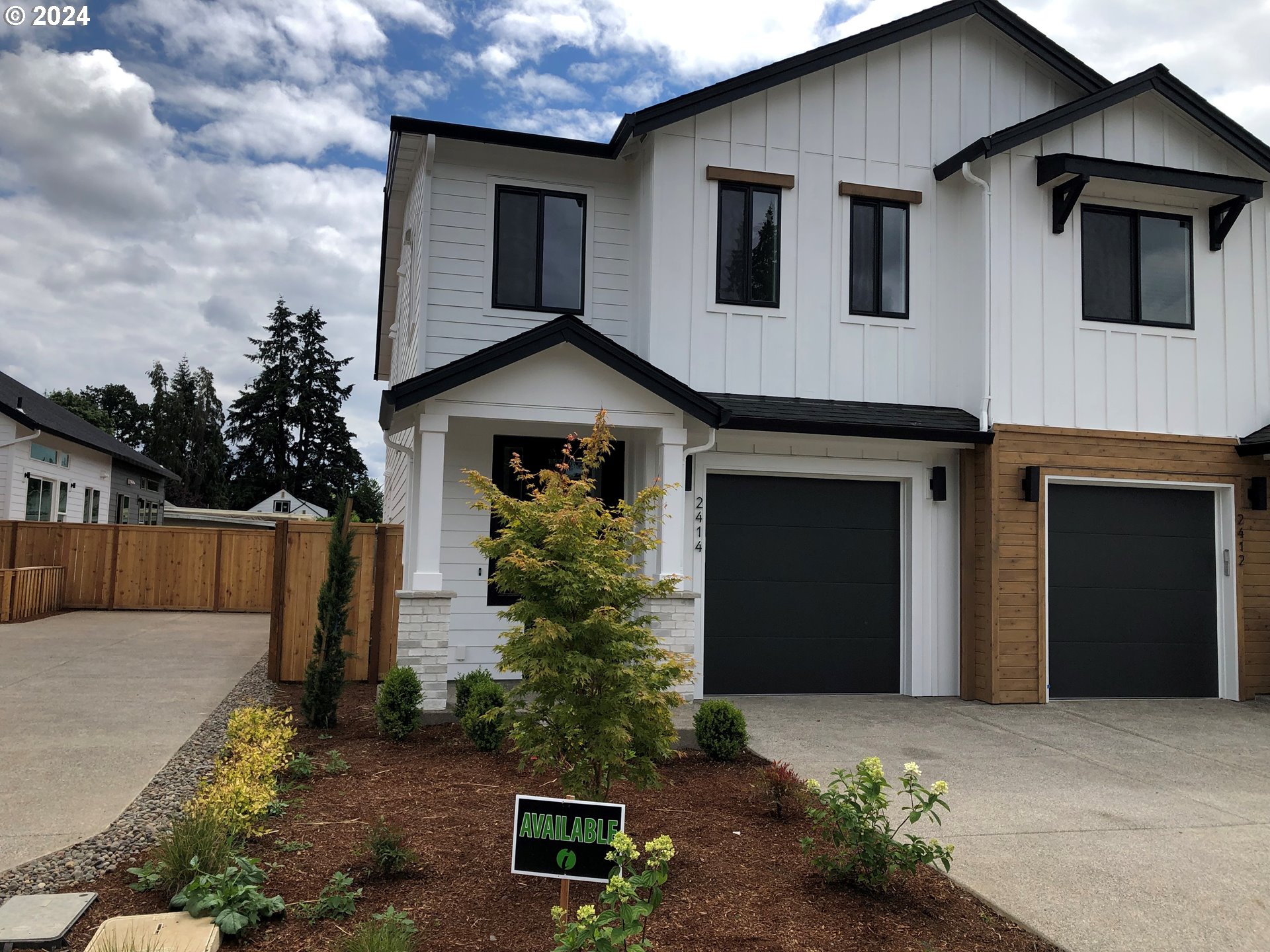 2414 SE Maybrook LN L18B