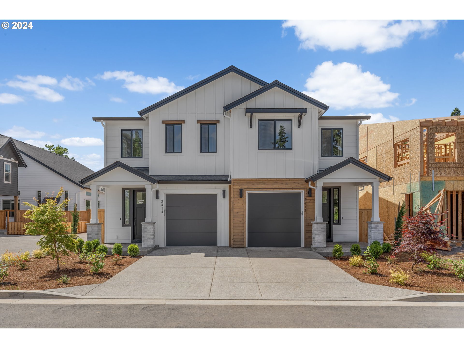 2414 SE Maybrook LN L18B