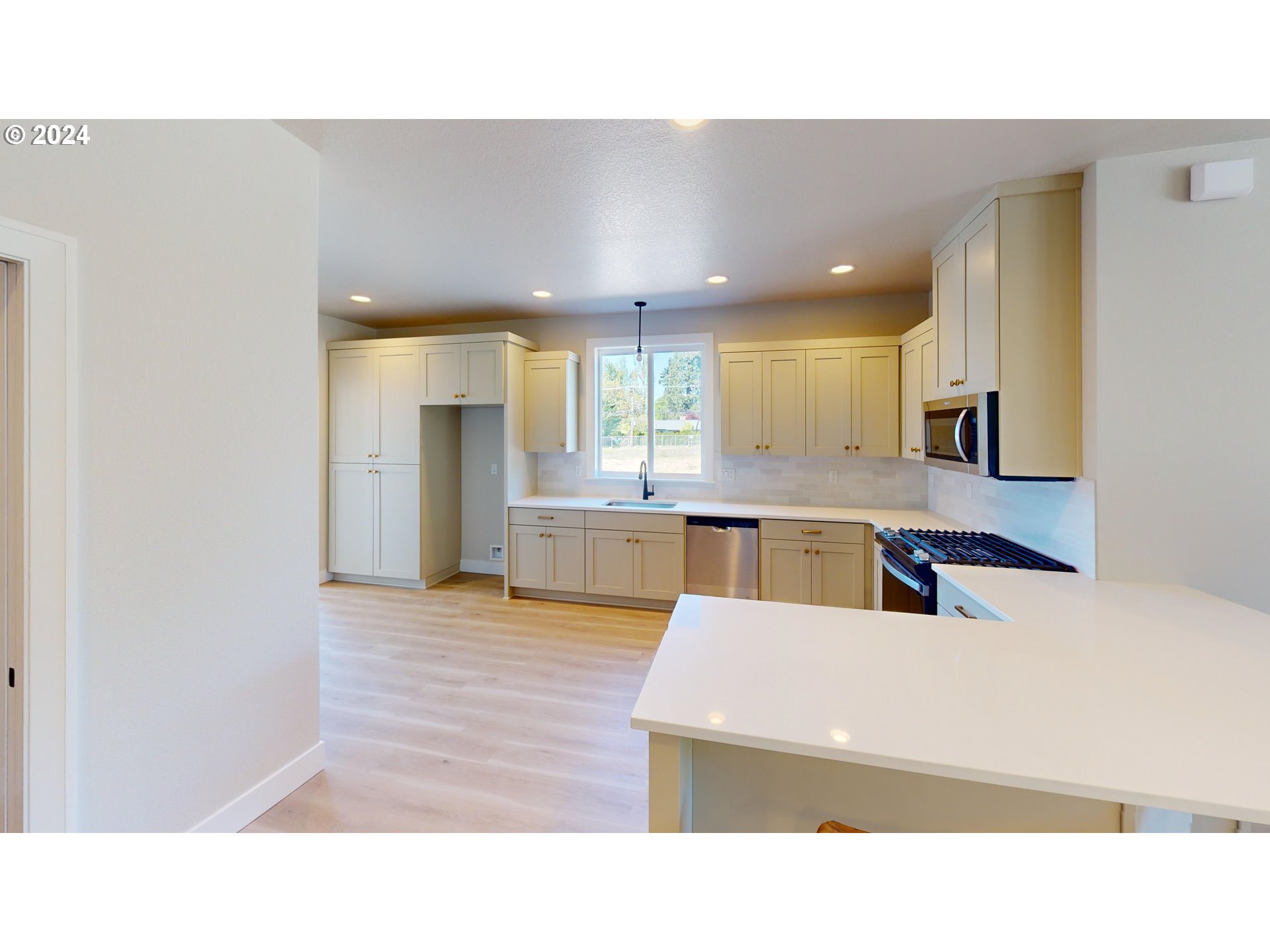 2416 SE Maybrook LN L19A