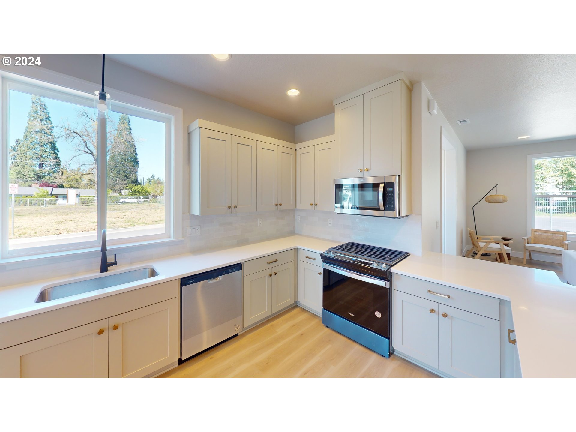 2416 SE Maybrook LN L19A