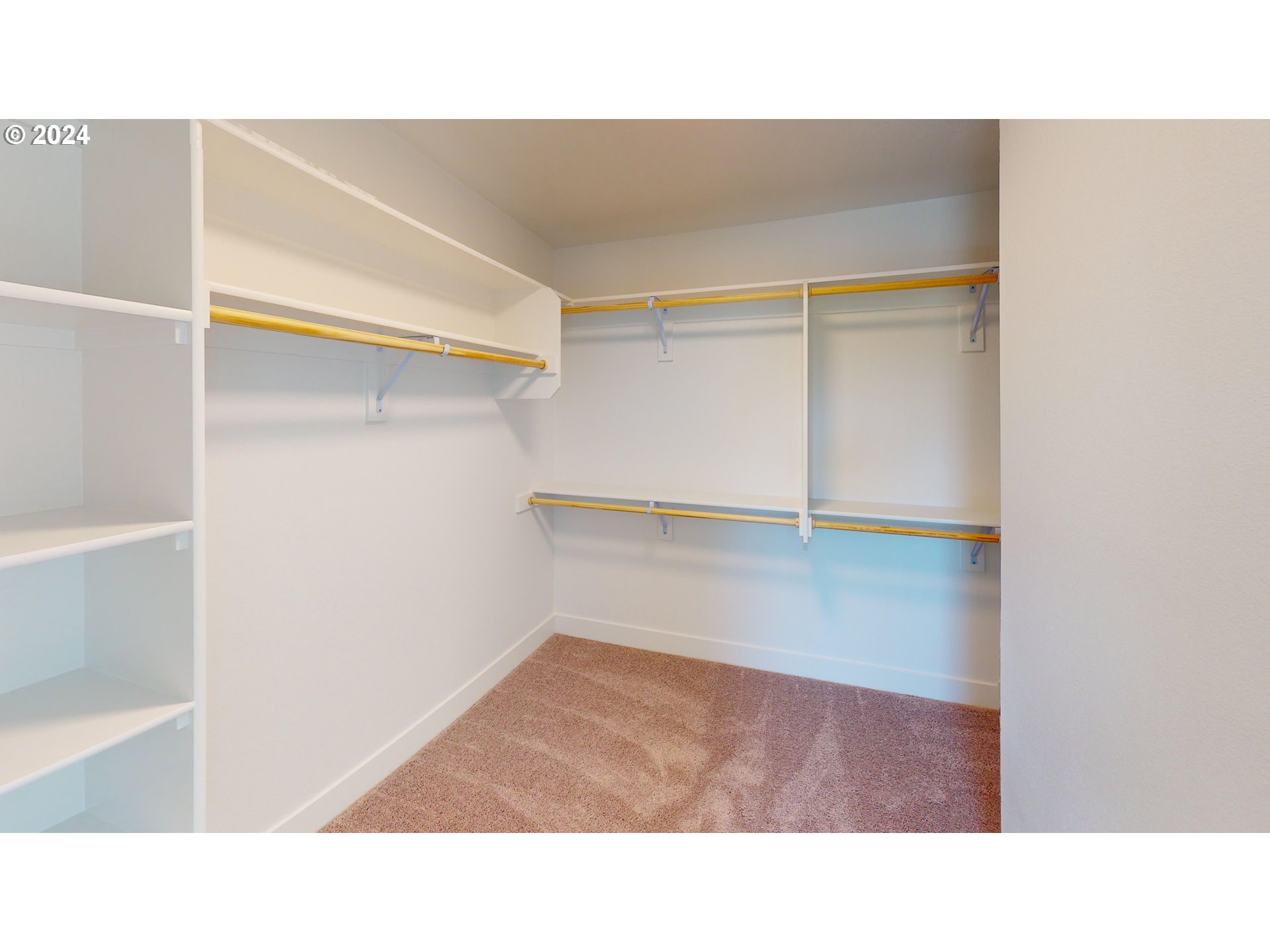 2416 SE Maybrook LN L19A