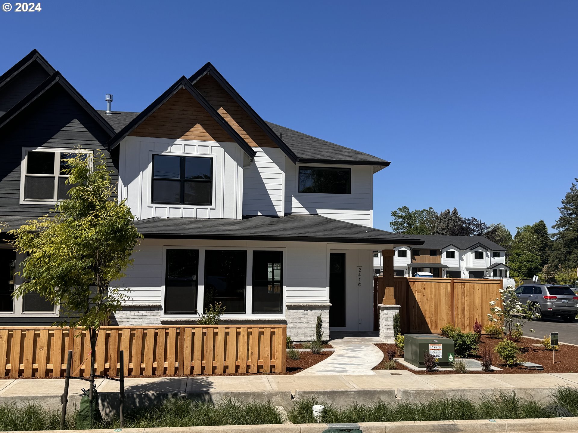 2416 SE Maybrook LN L19A