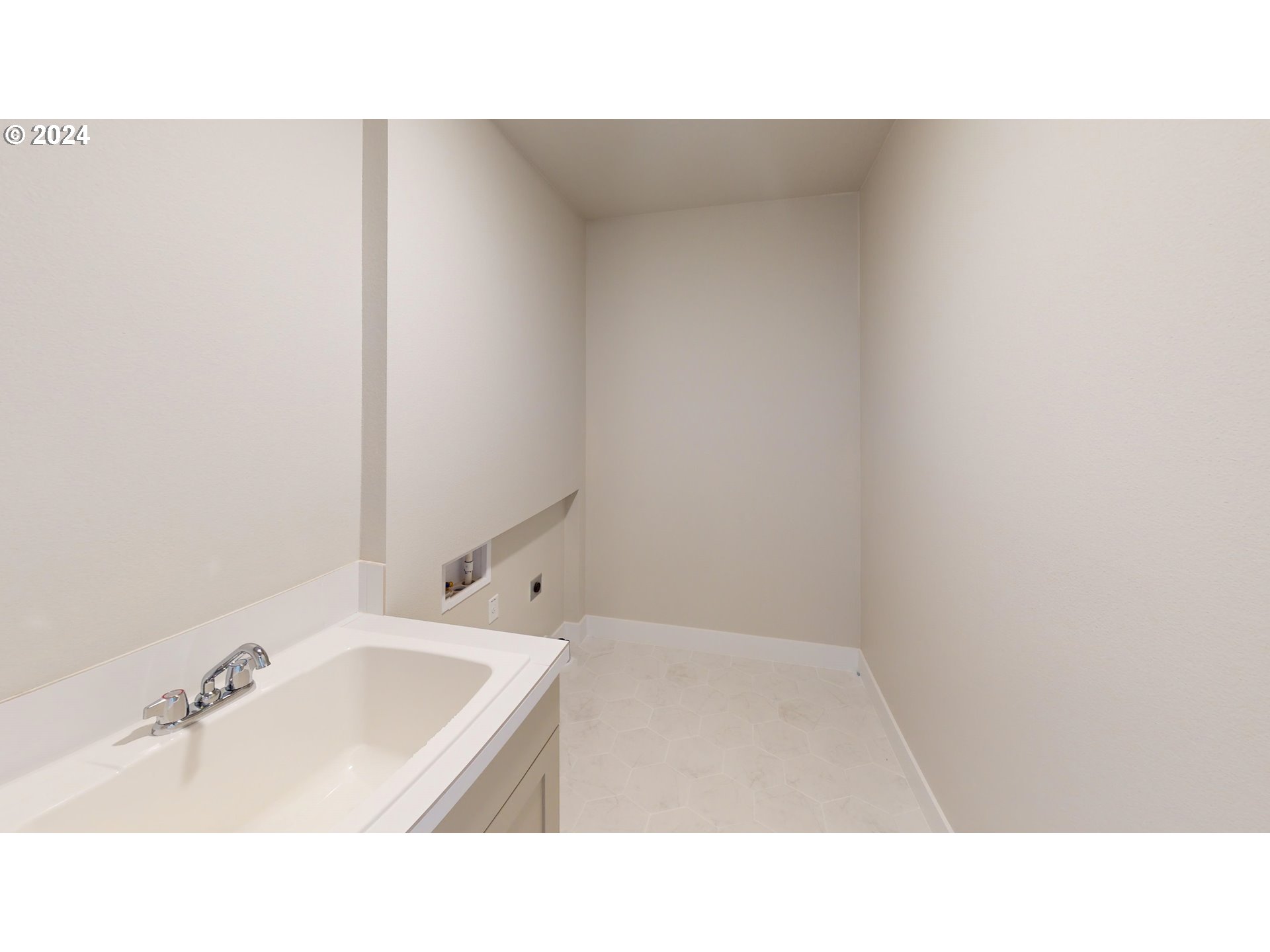 2416 SE Maybrook LN L19A