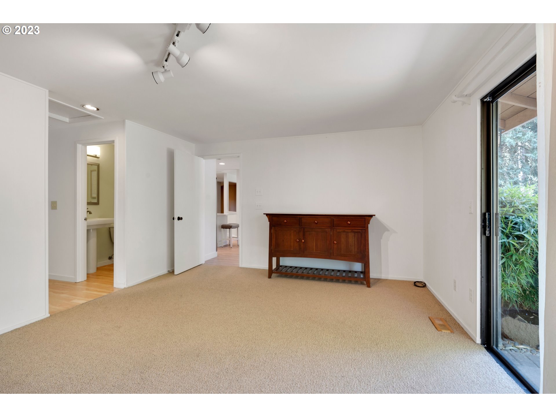 8 HOTSPUR ST