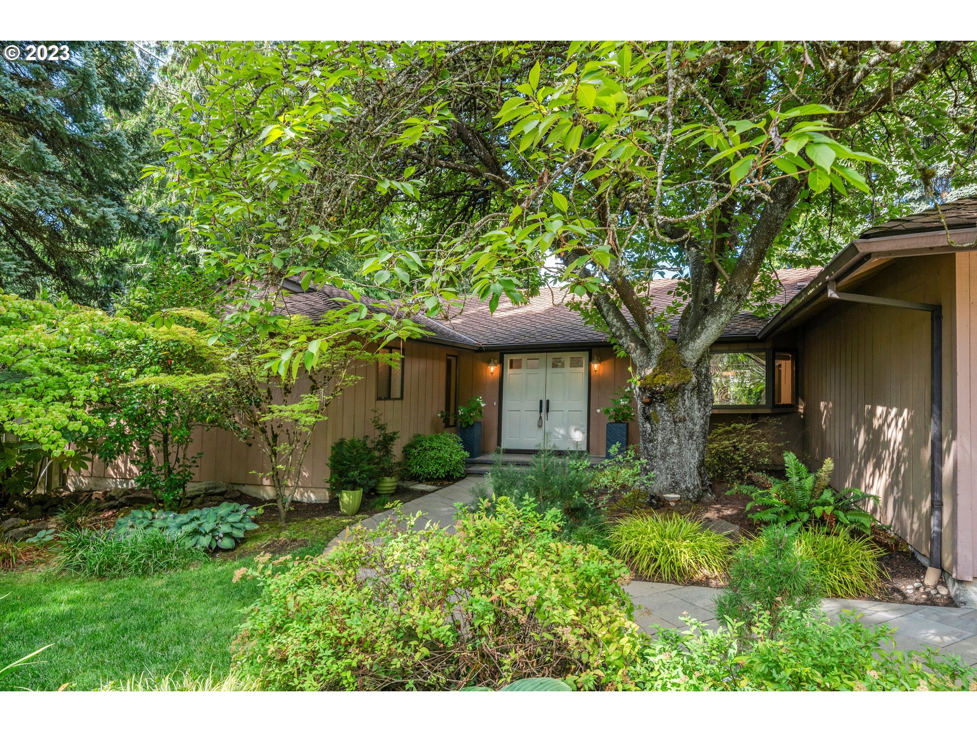 8 HOTSPUR ST