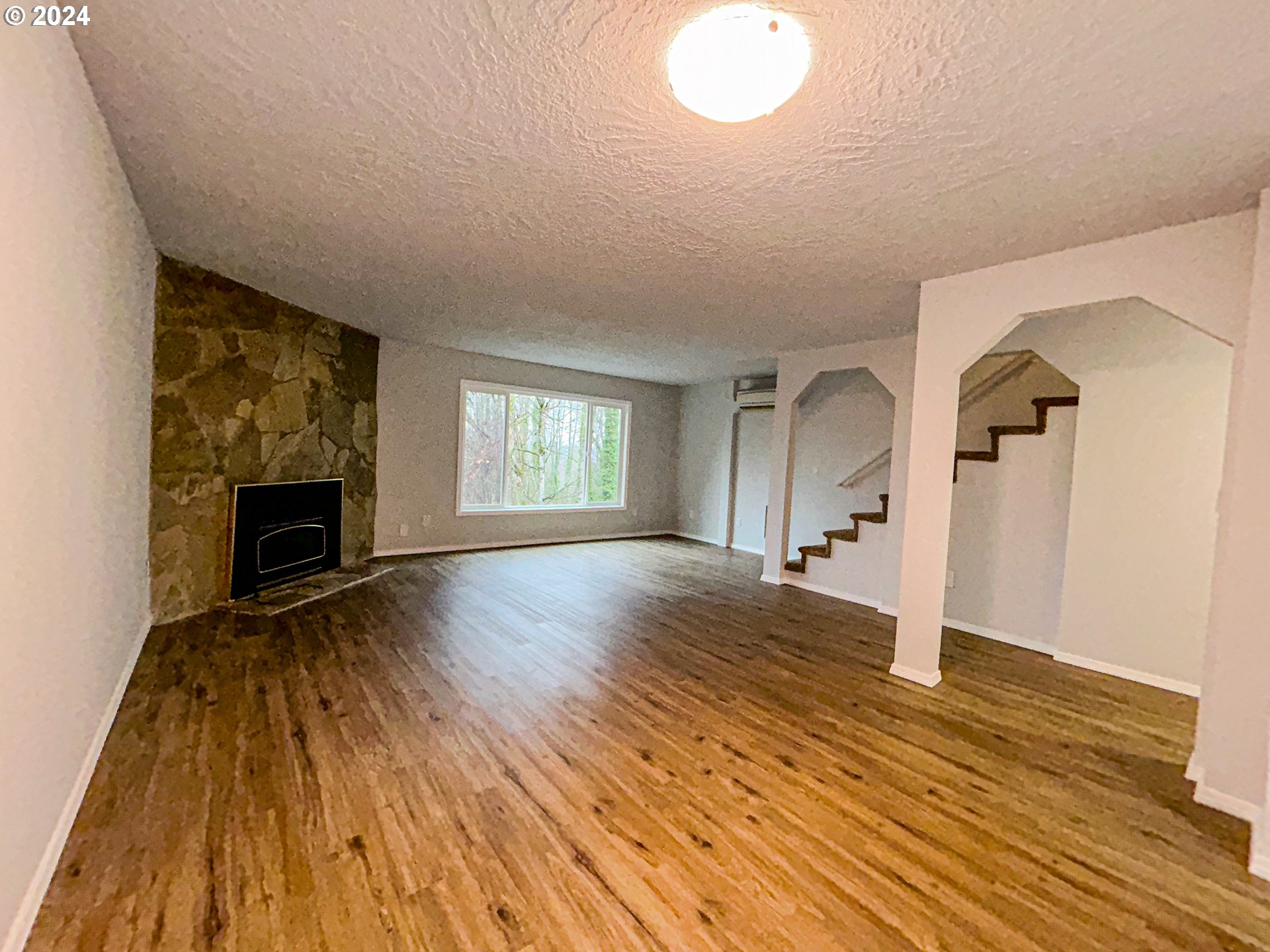 24070 NE TREEHILL DR