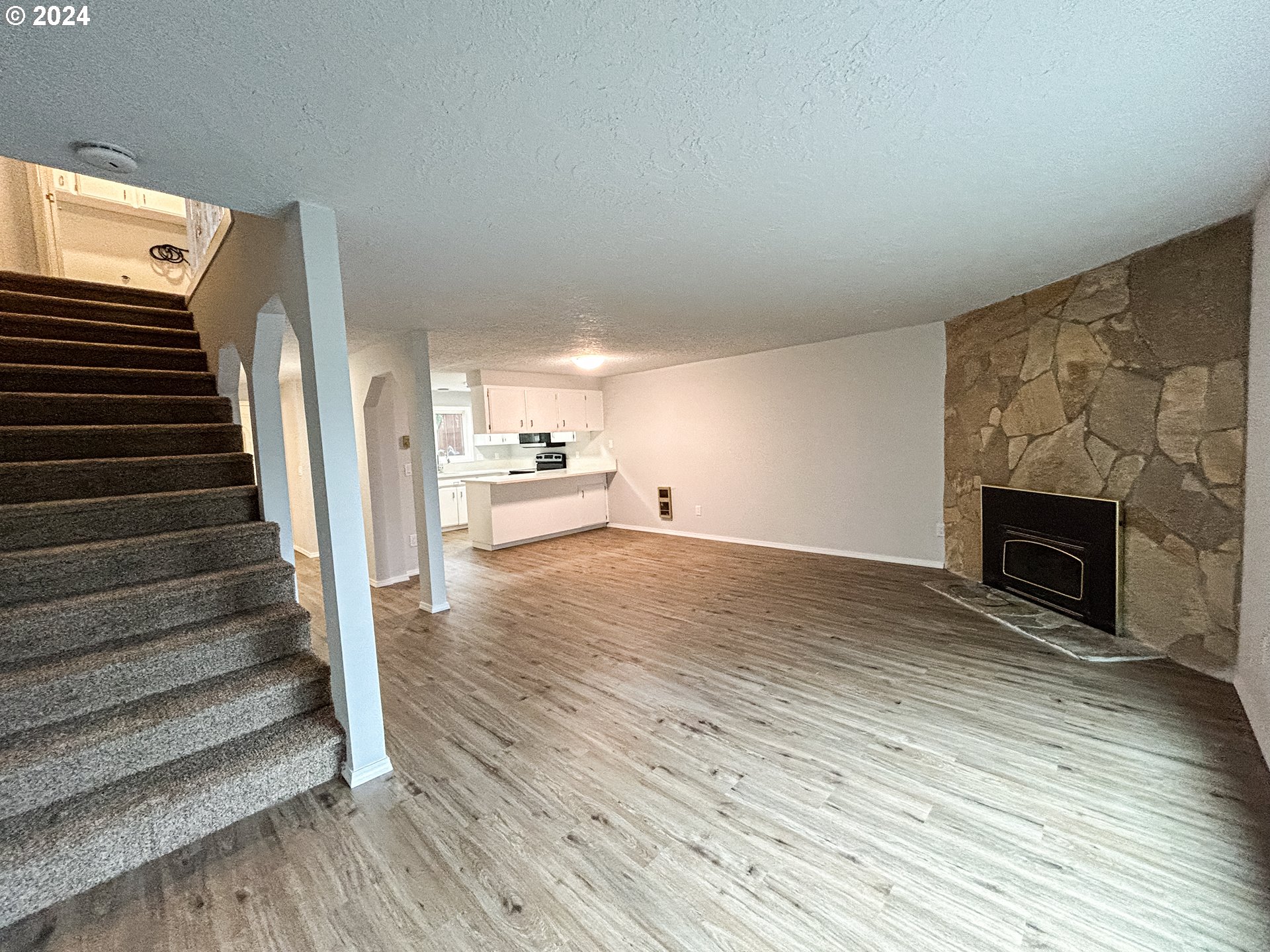 24070 NE TREEHILL DR