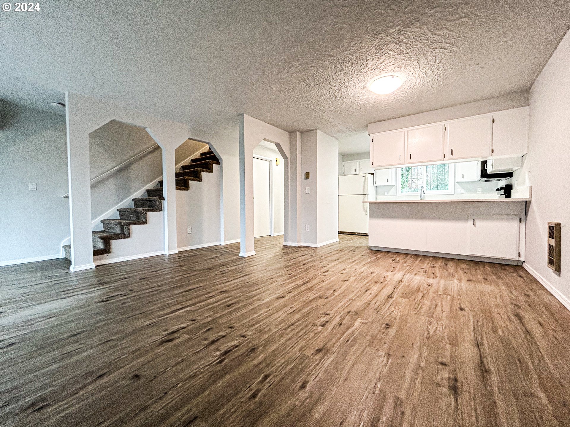 24070 NE TREEHILL DR