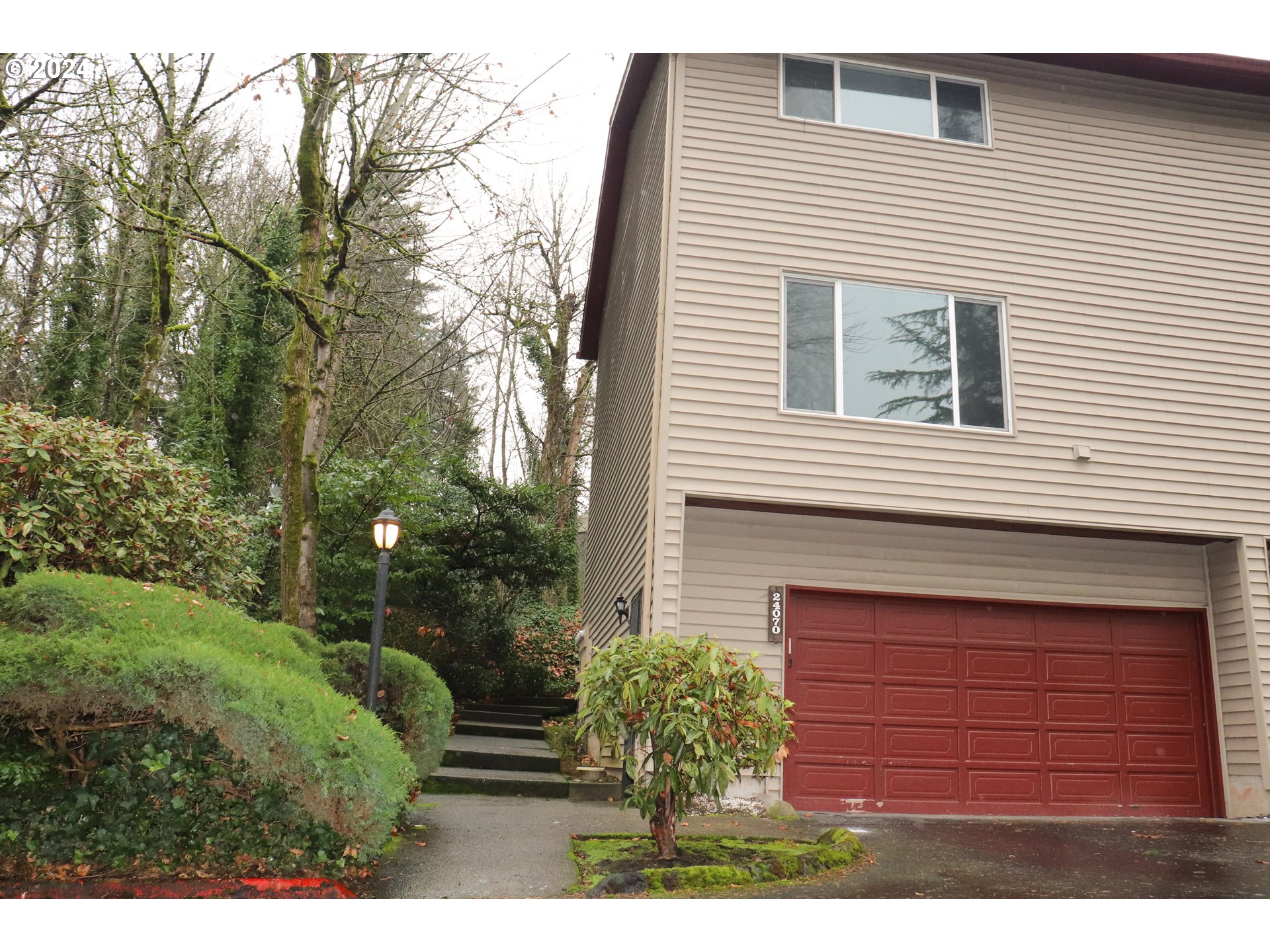 24070 NE TREEHILL DR