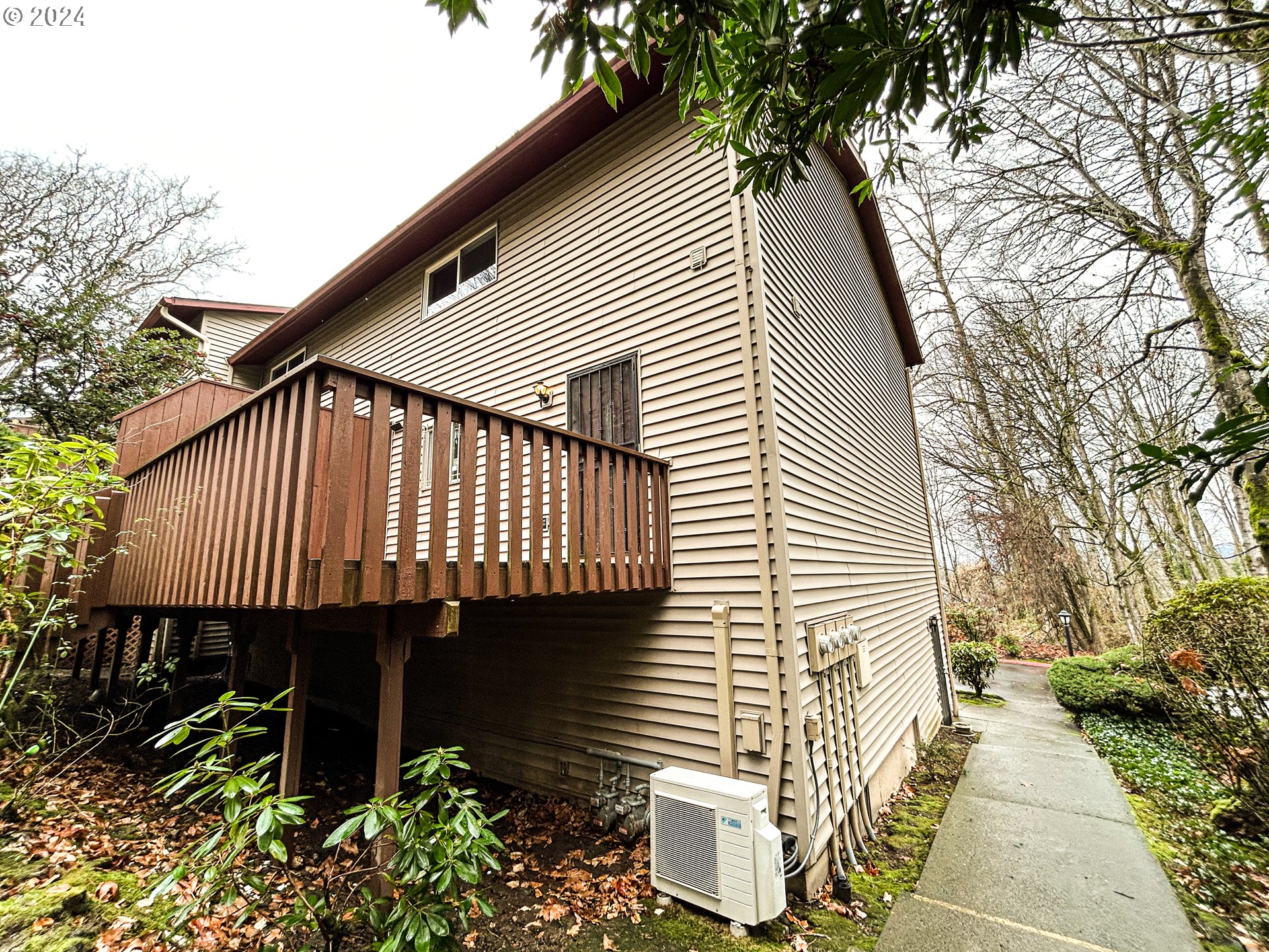 24070 NE TREEHILL DR