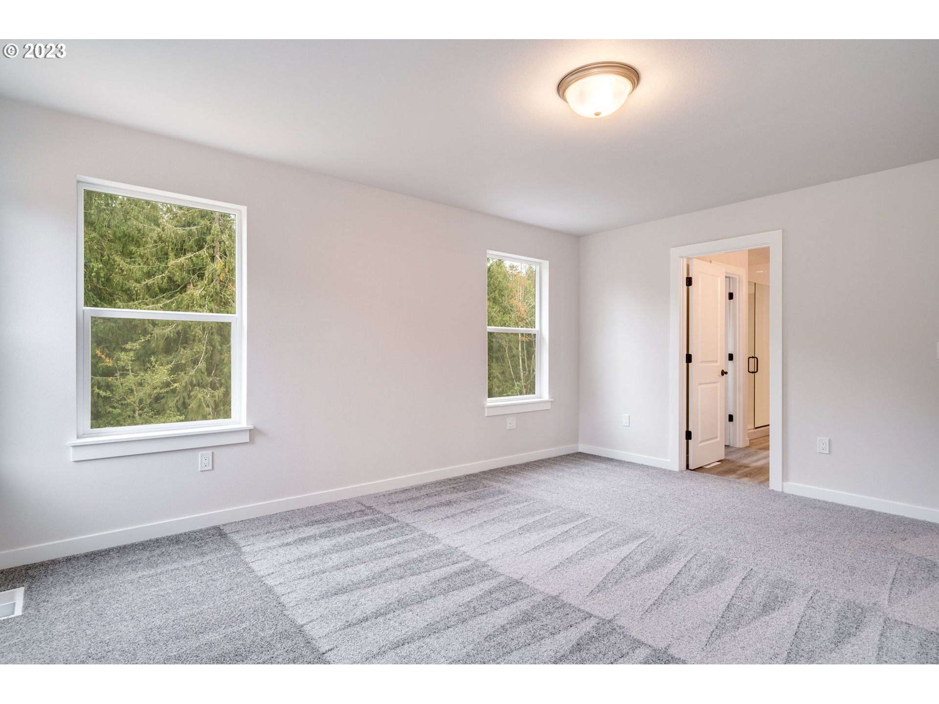 1947 NE Currin Creek DR