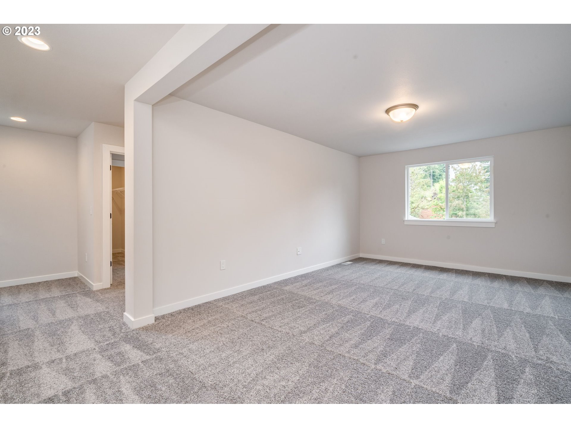 1947 NE Currin Creek DR