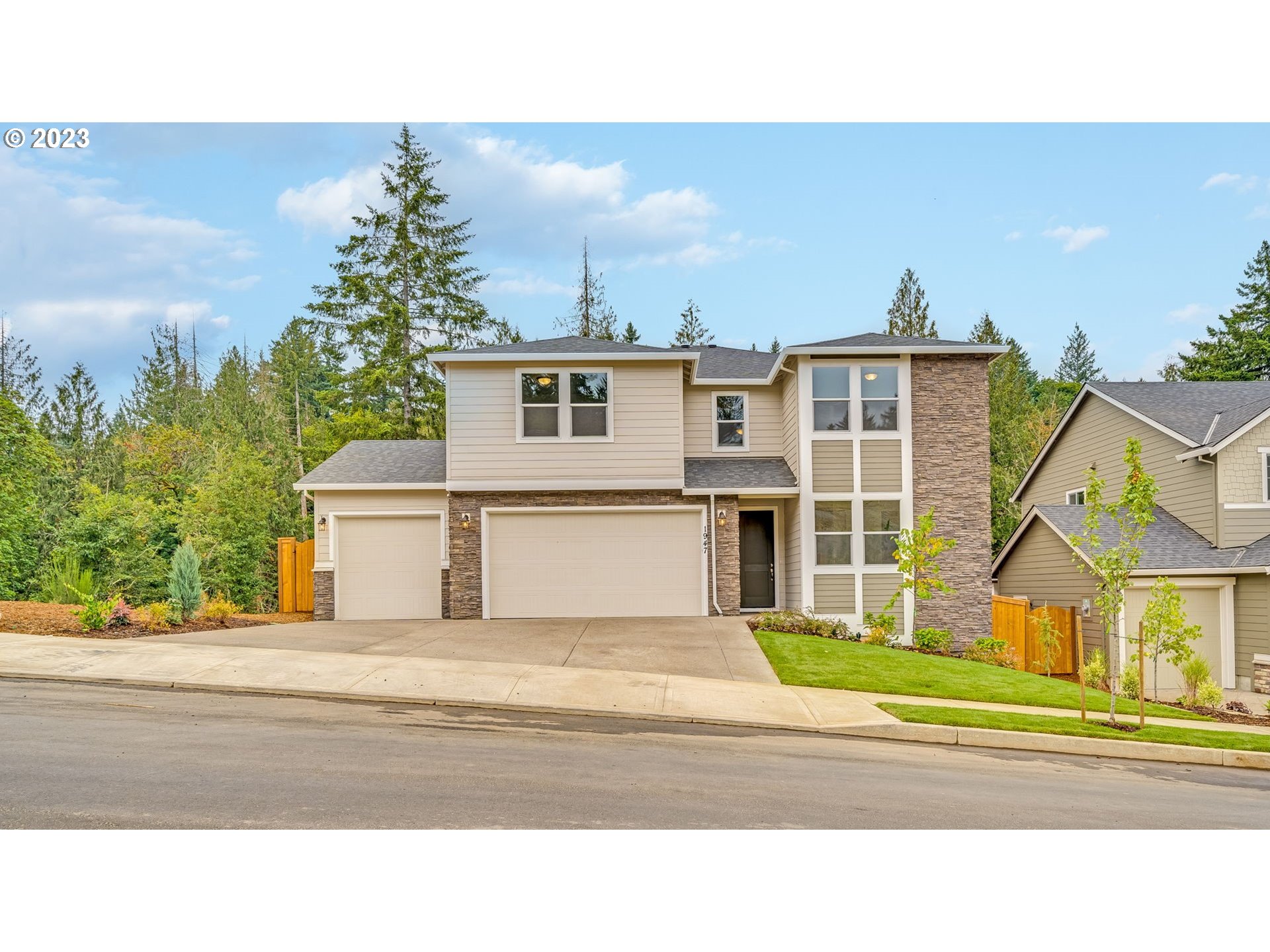 1947 NE Currin Creek DR