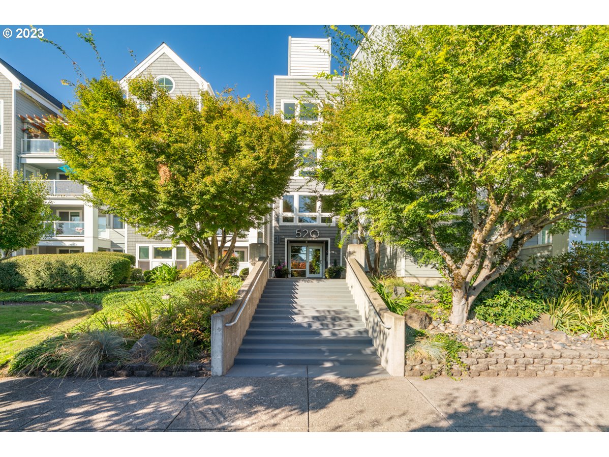 520 SE COLUMBIA RIVER DR Unit: 428