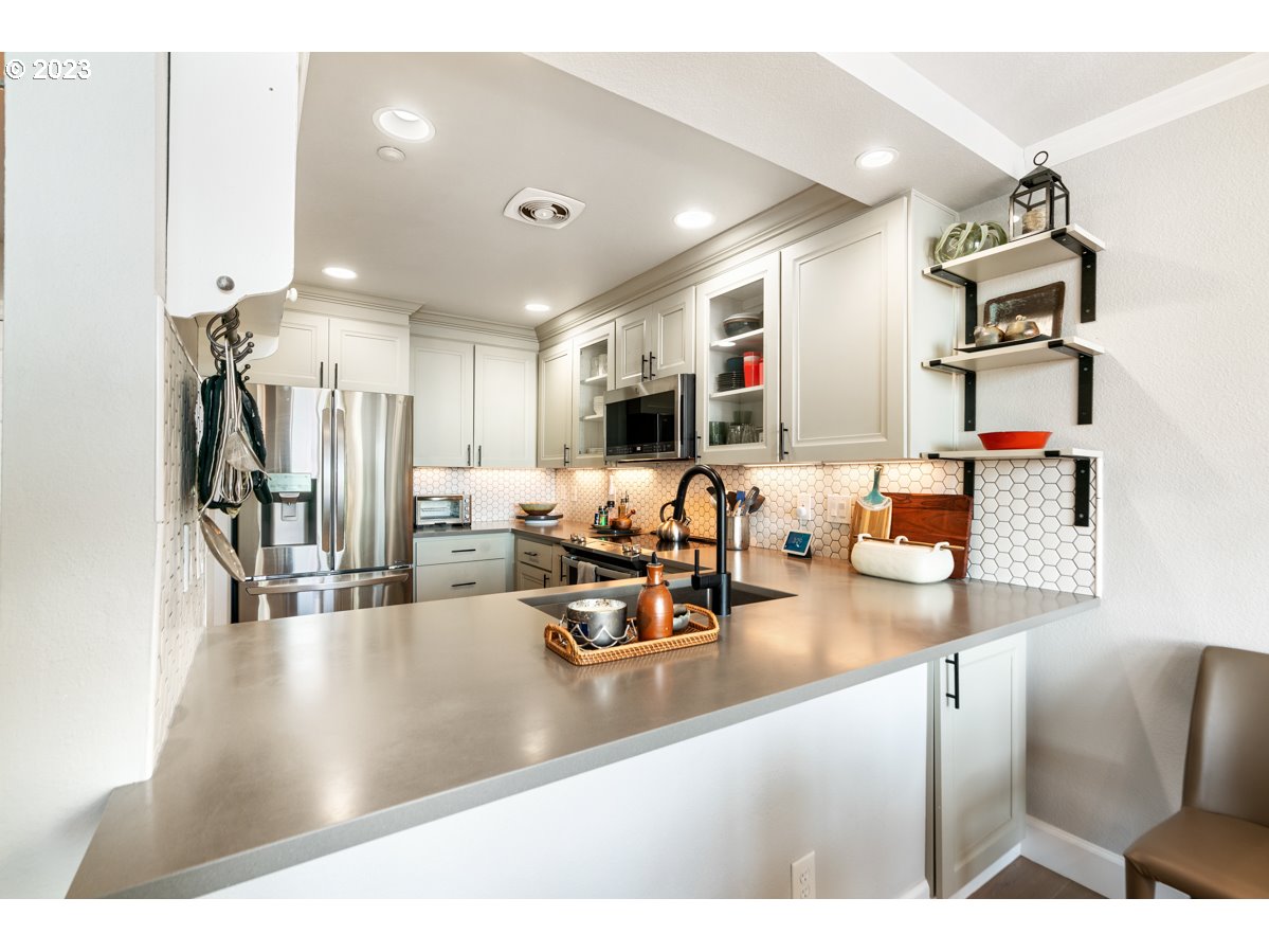 520 SE COLUMBIA RIVER DR Unit: 428