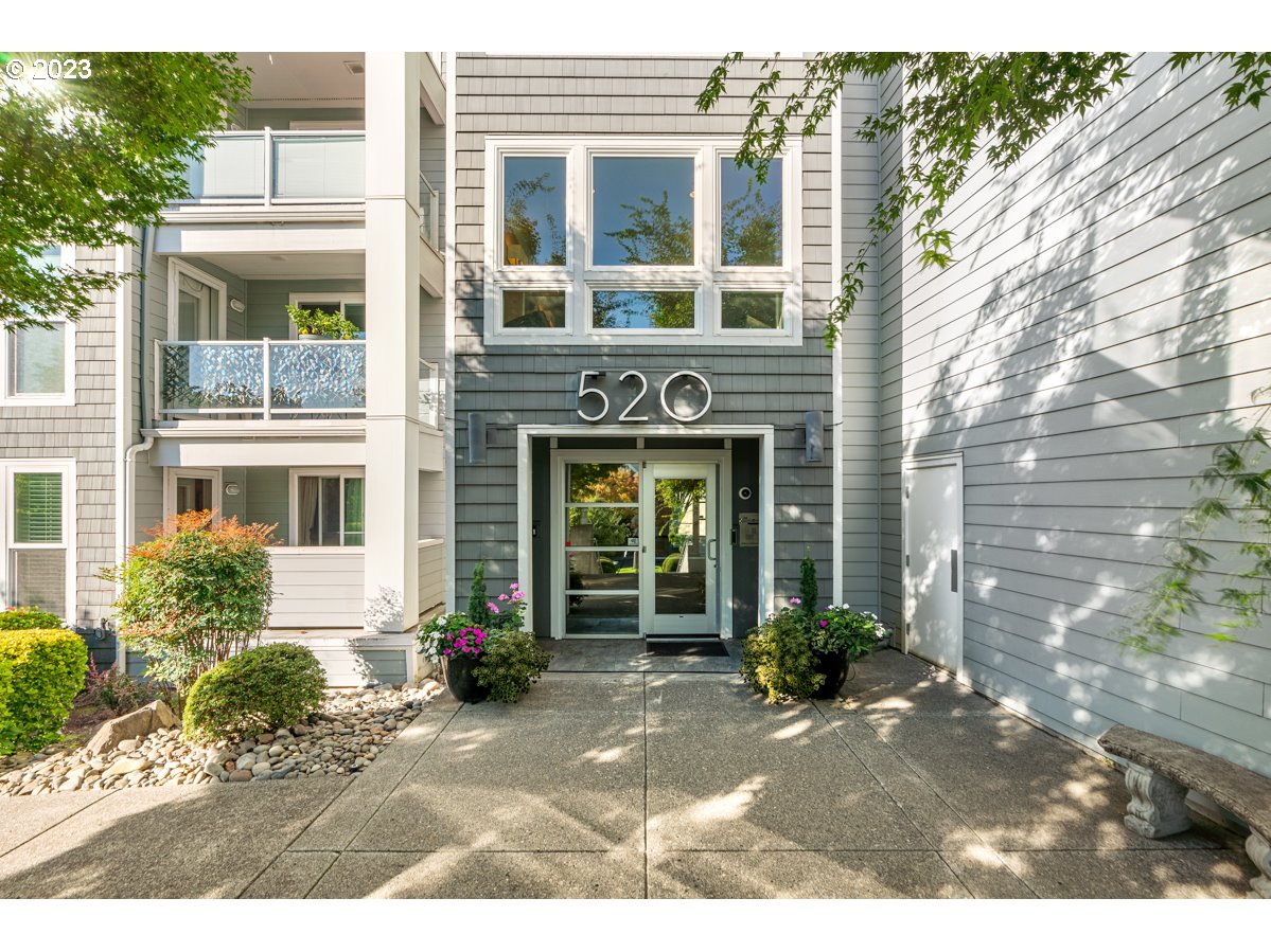 520 SE COLUMBIA RIVER DR Unit: 428