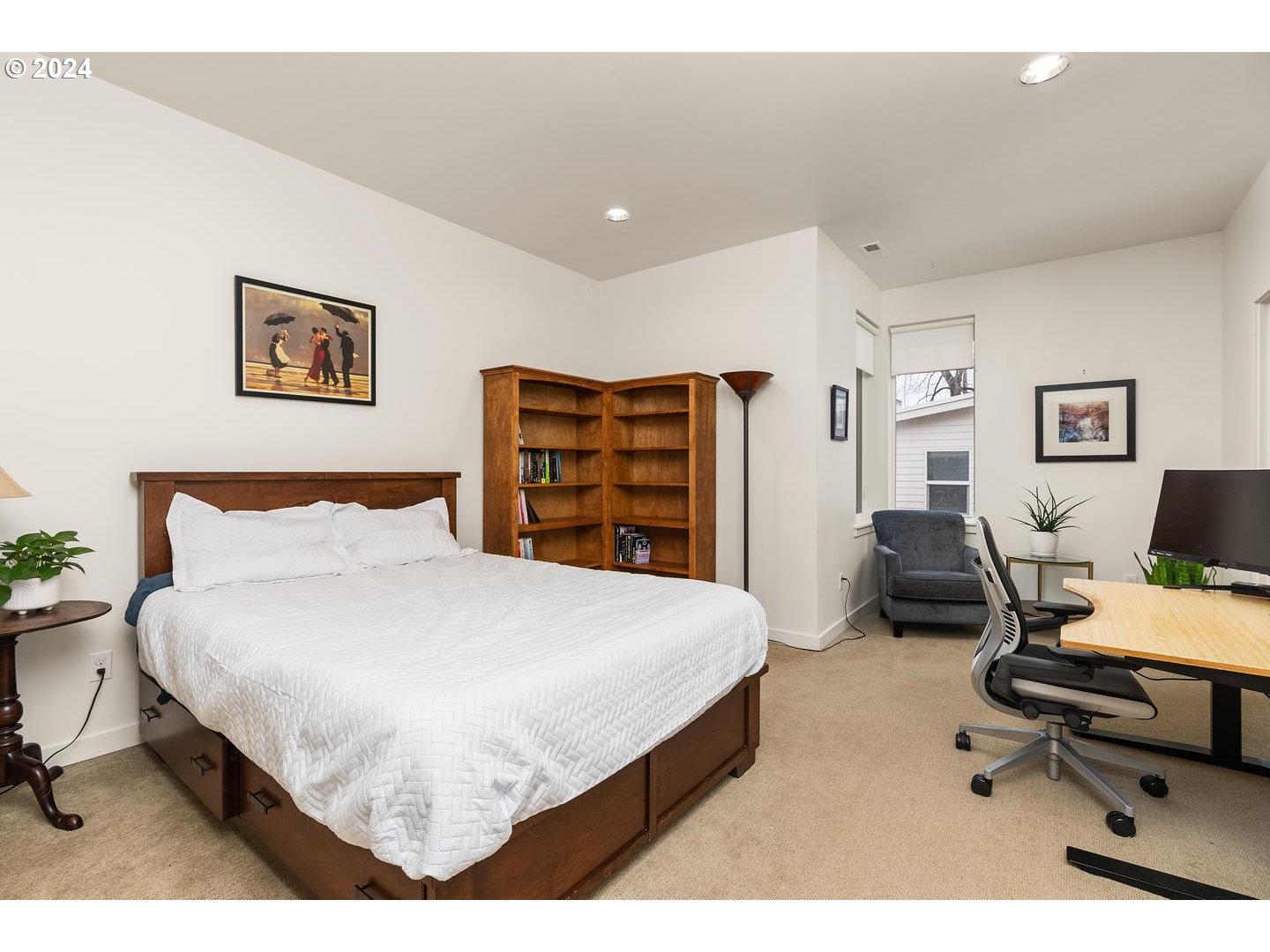 3916 N GANTENBEIN AVE