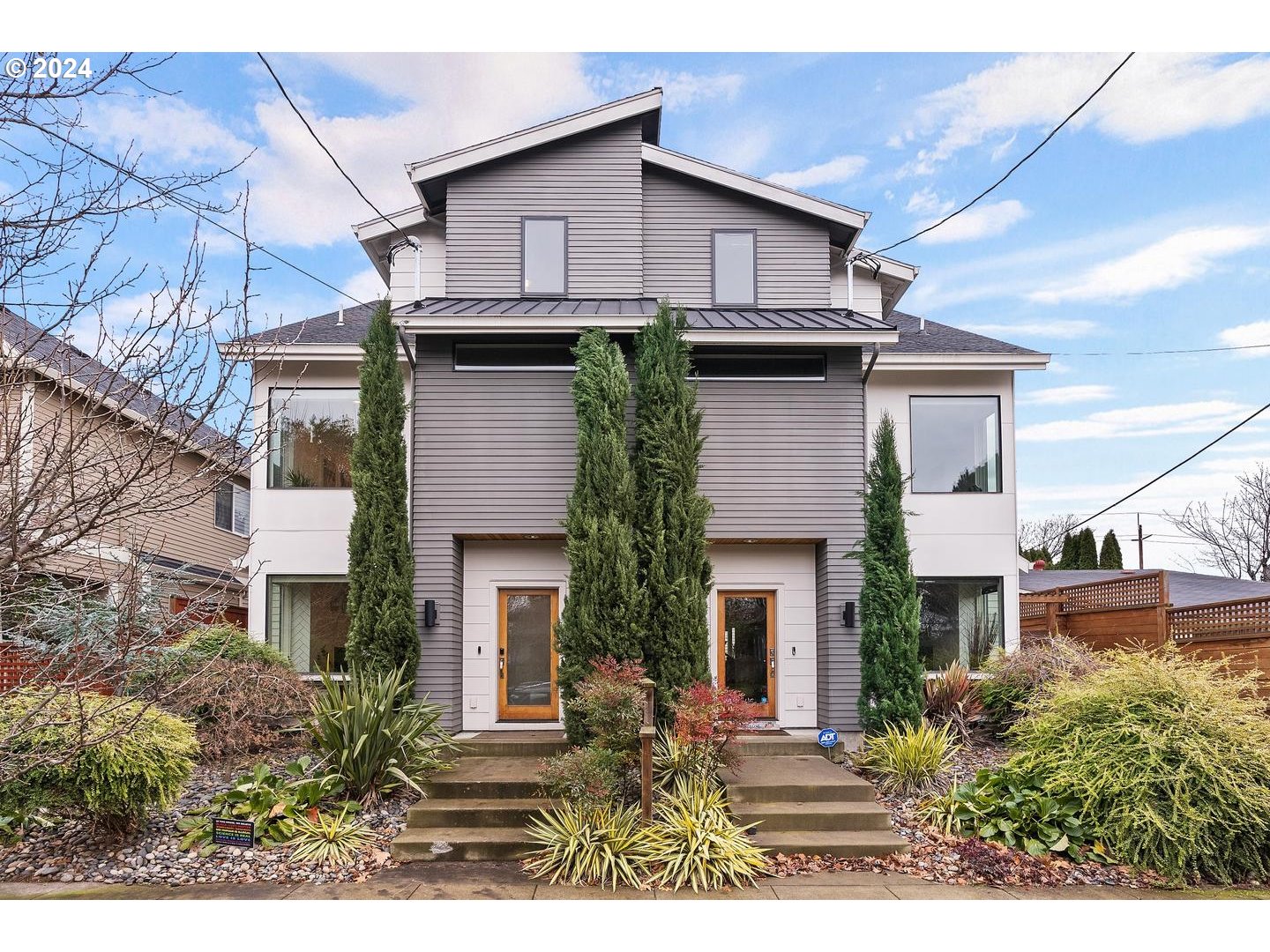 3916 N GANTENBEIN AVE