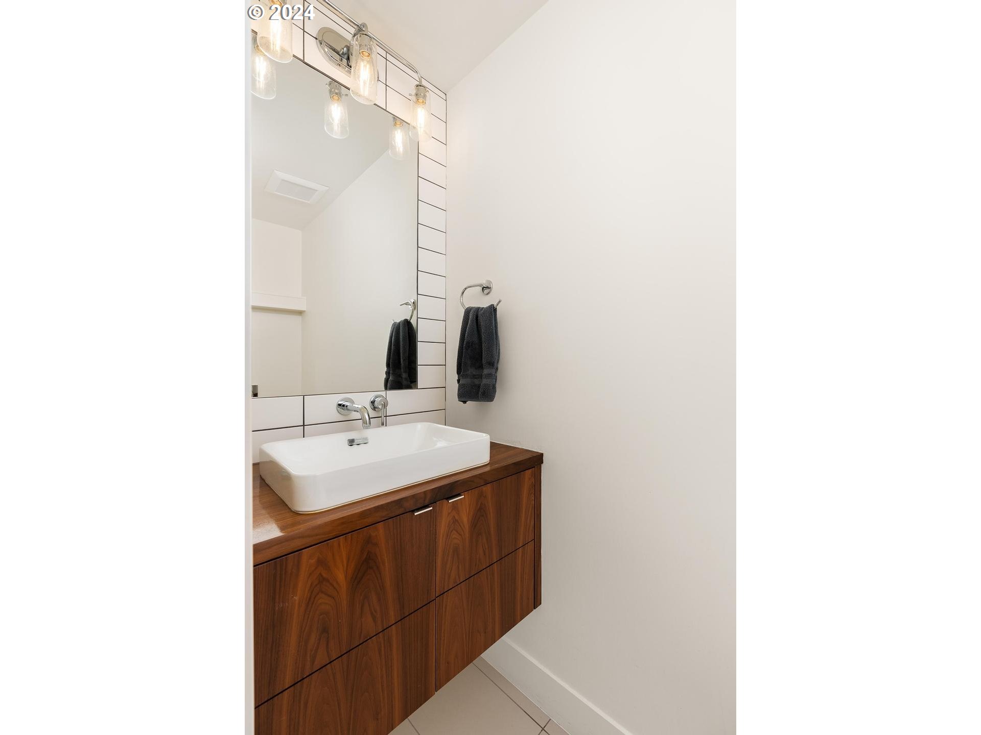 3916 N GANTENBEIN AVE