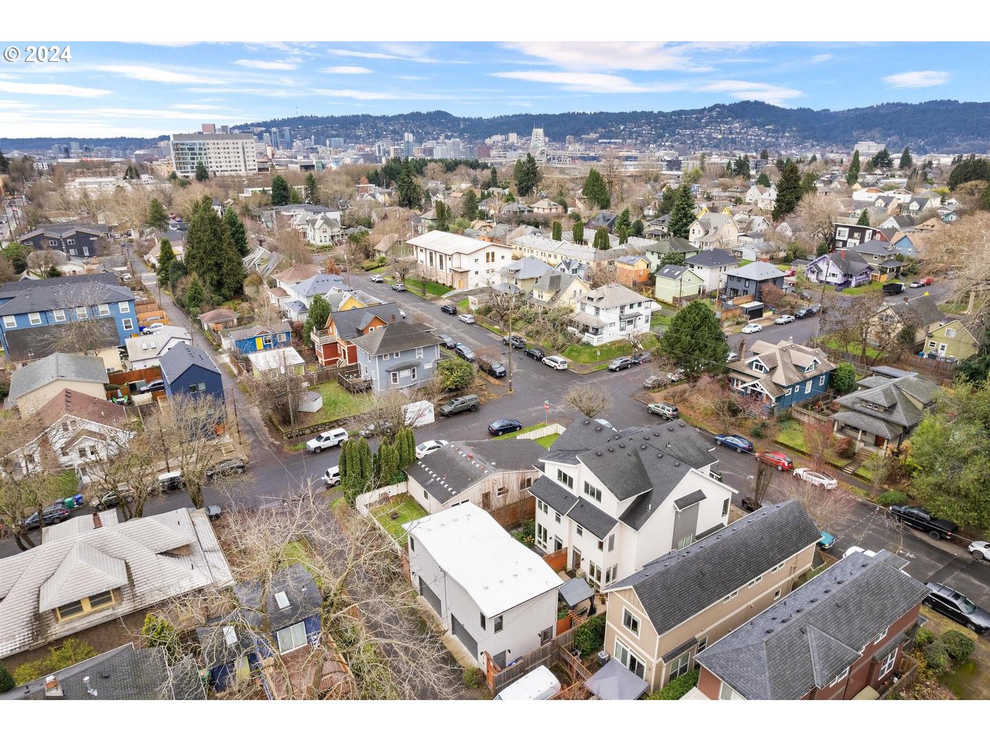 3916 N GANTENBEIN AVE