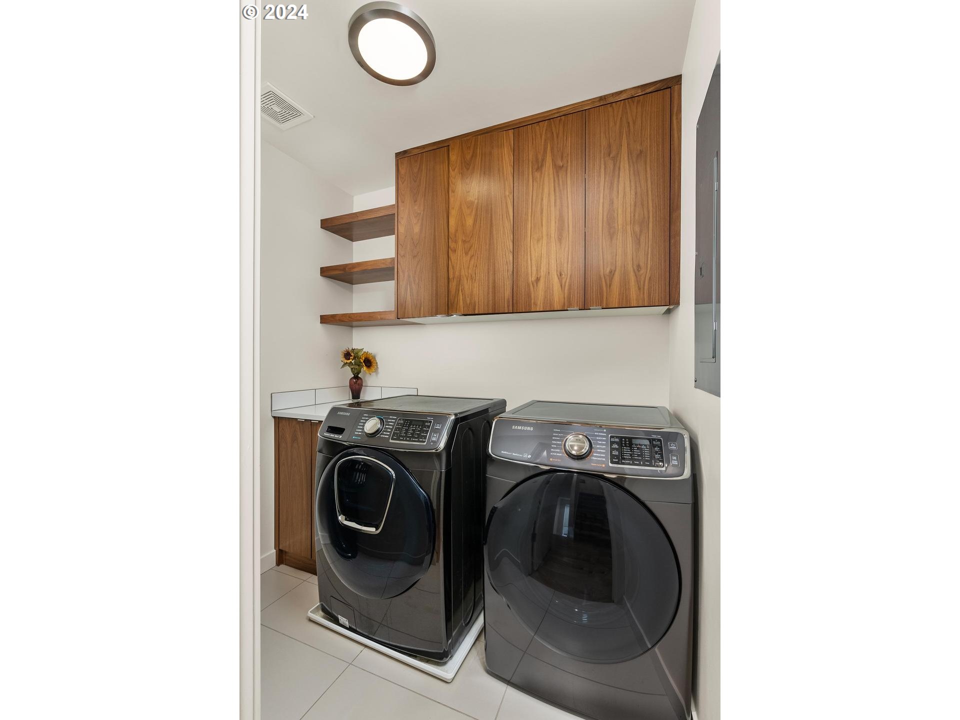 3916 N GANTENBEIN AVE