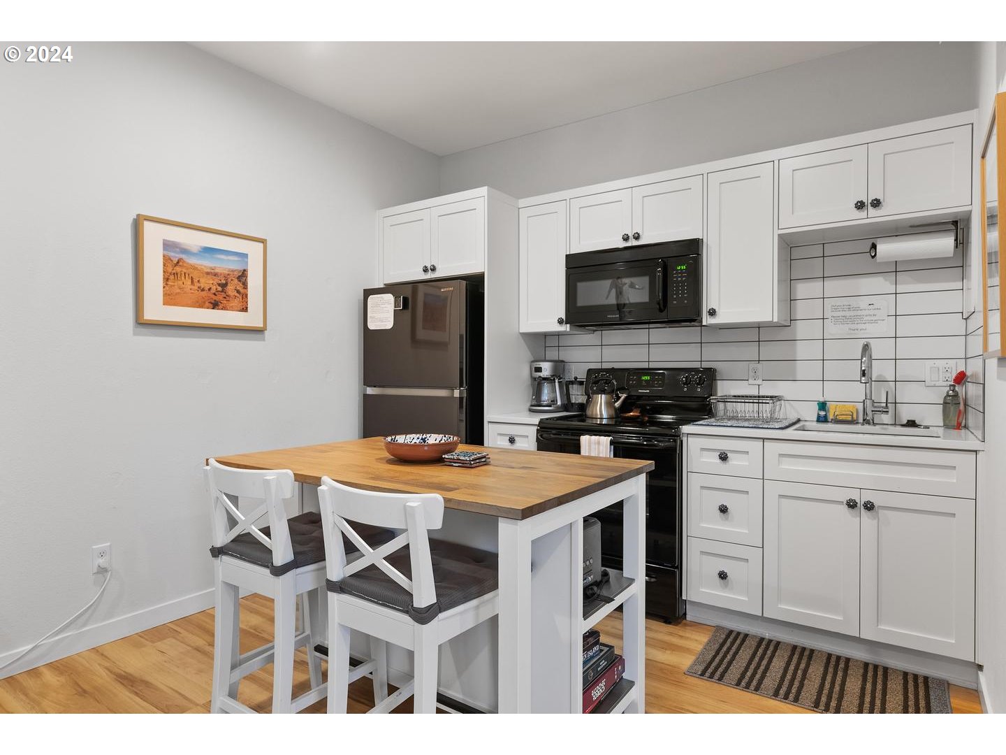 3916 N GANTENBEIN AVE