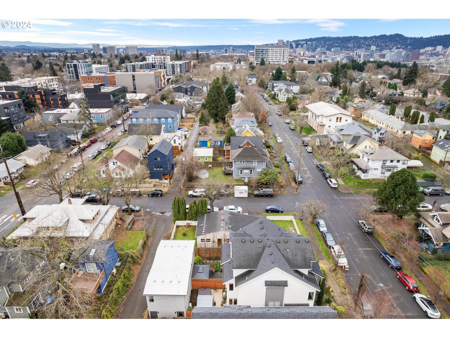 3916 N GANTENBEIN AVE