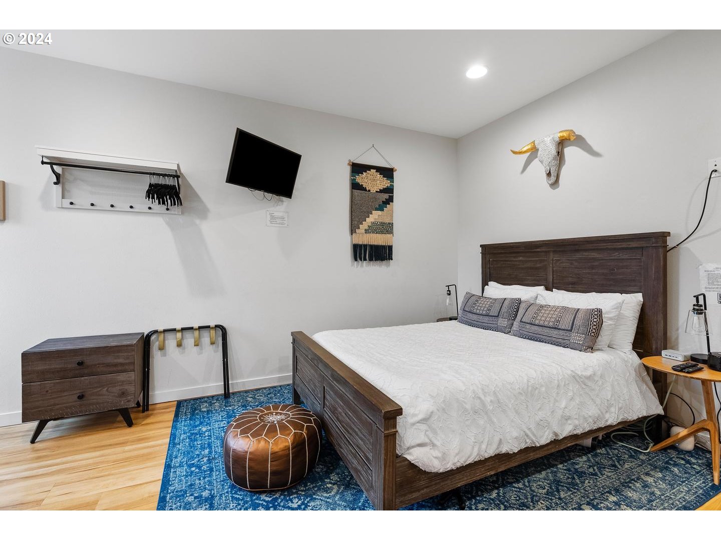 3916 N GANTENBEIN AVE