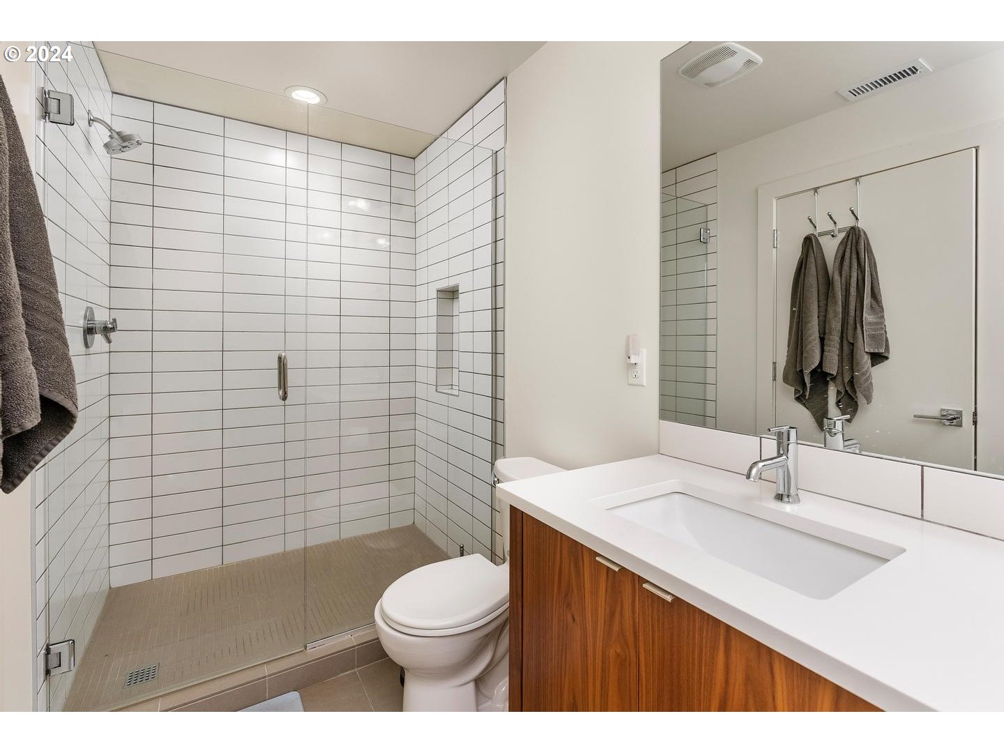 3916 N GANTENBEIN AVE