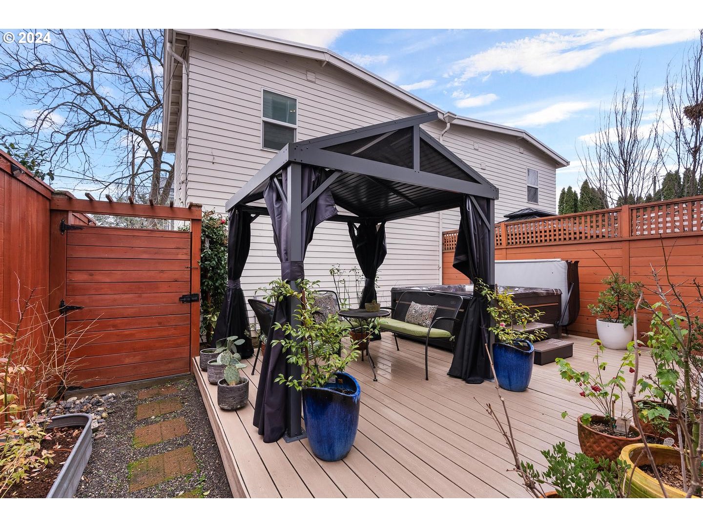 3916 N GANTENBEIN AVE