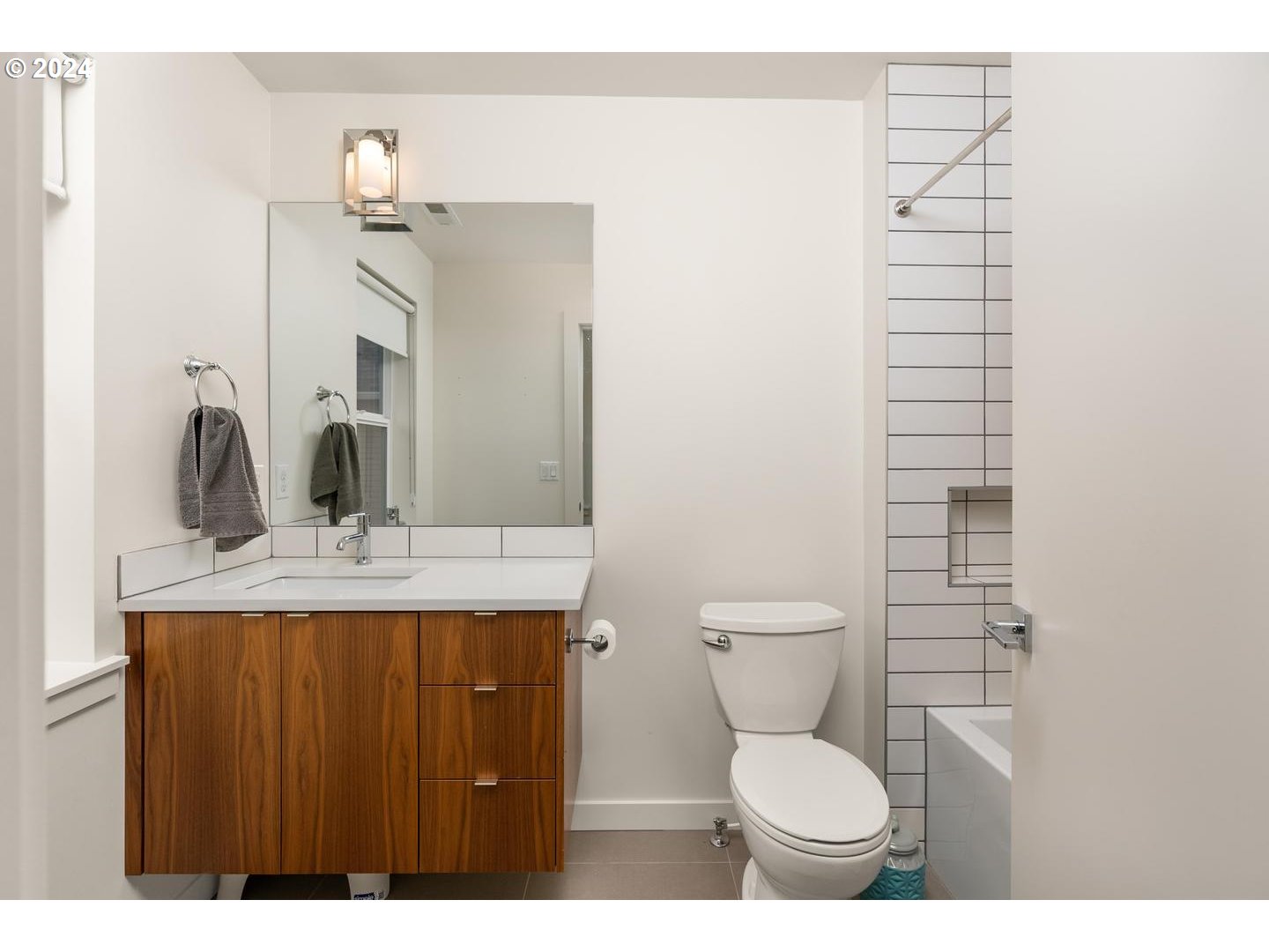 3916 N GANTENBEIN AVE