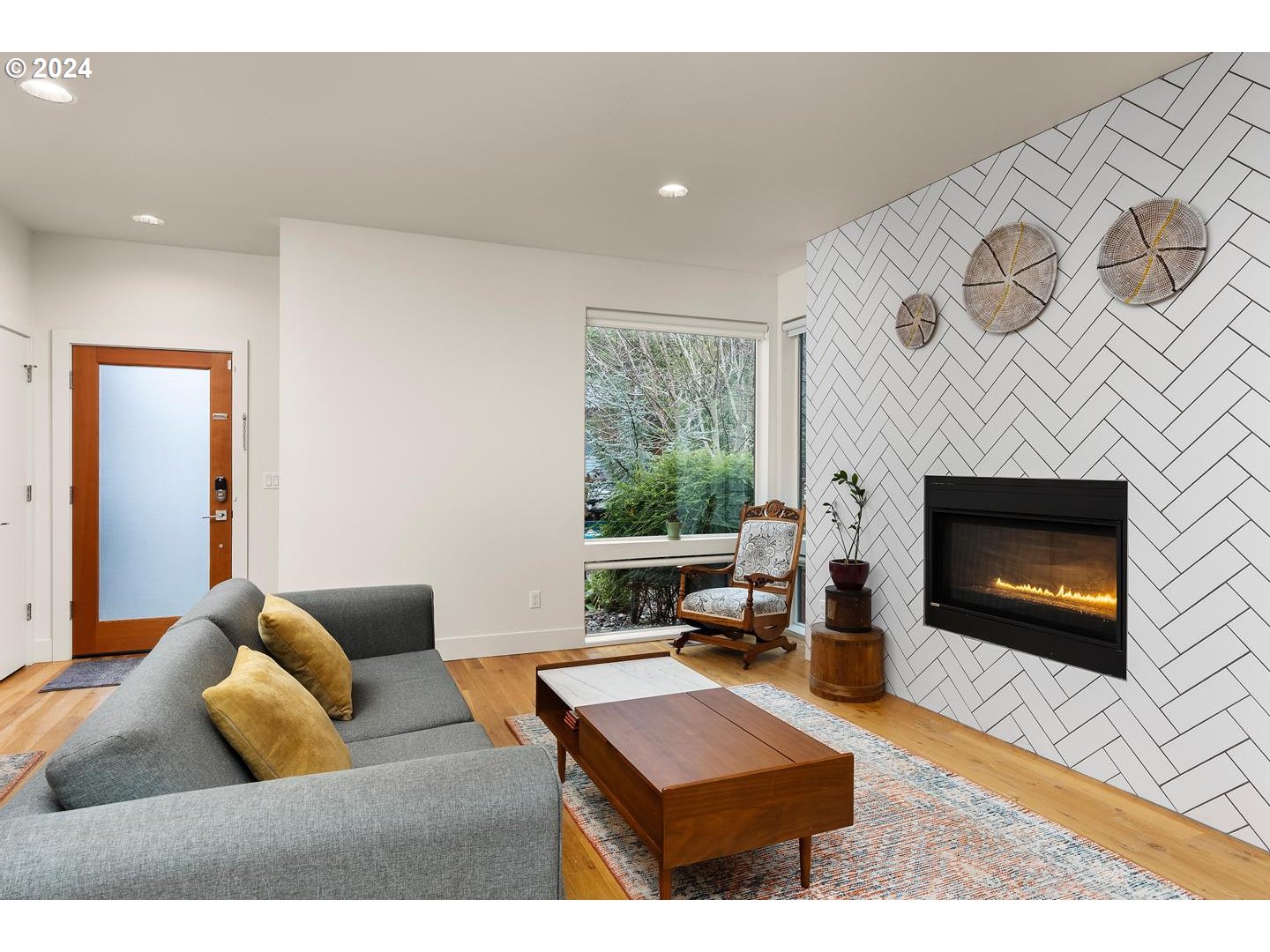 3916 N GANTENBEIN AVE