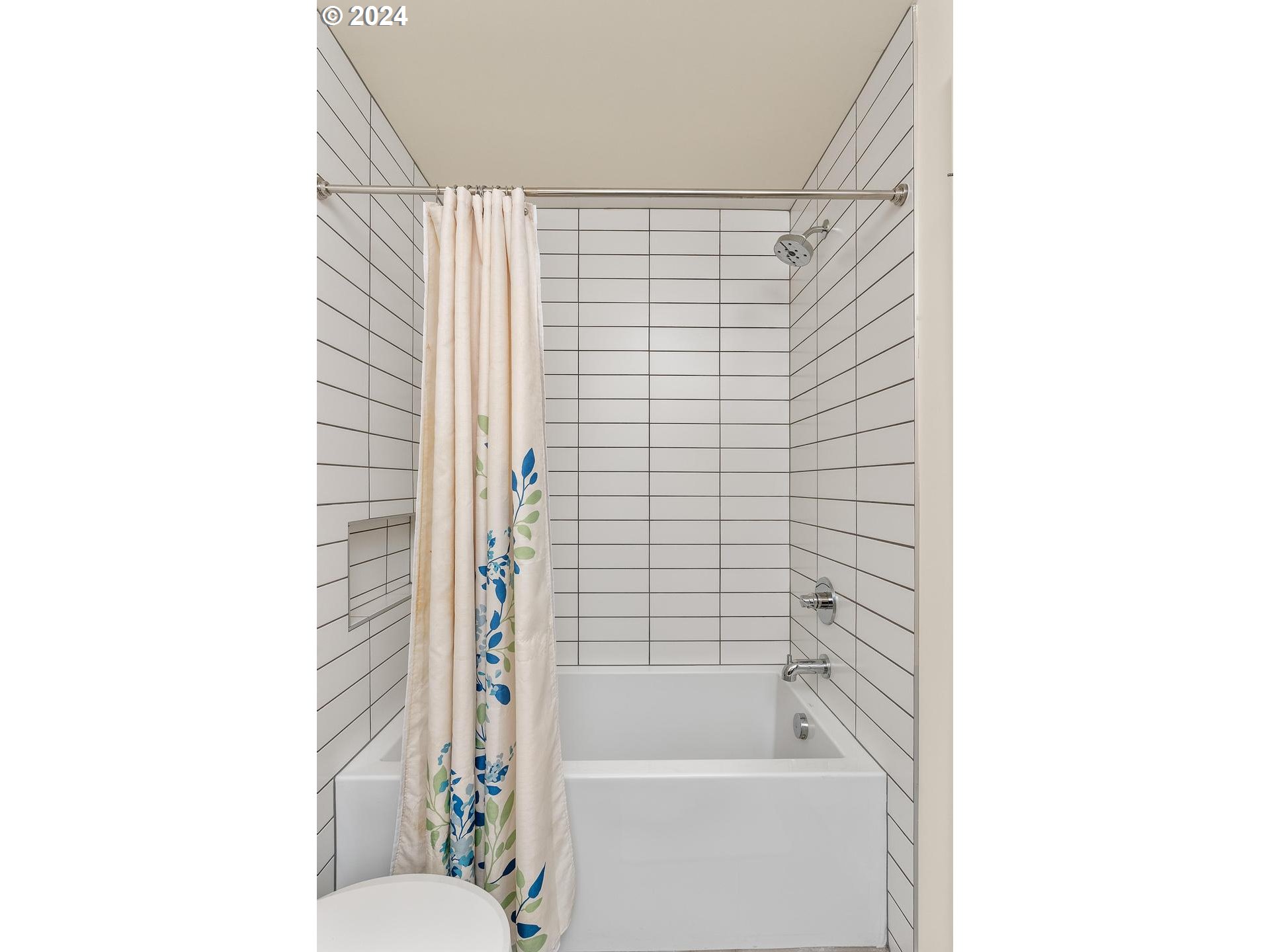 3916 N GANTENBEIN AVE