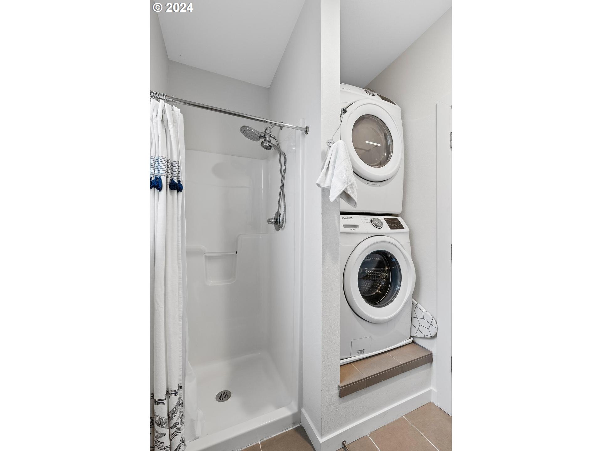 3916 N GANTENBEIN AVE