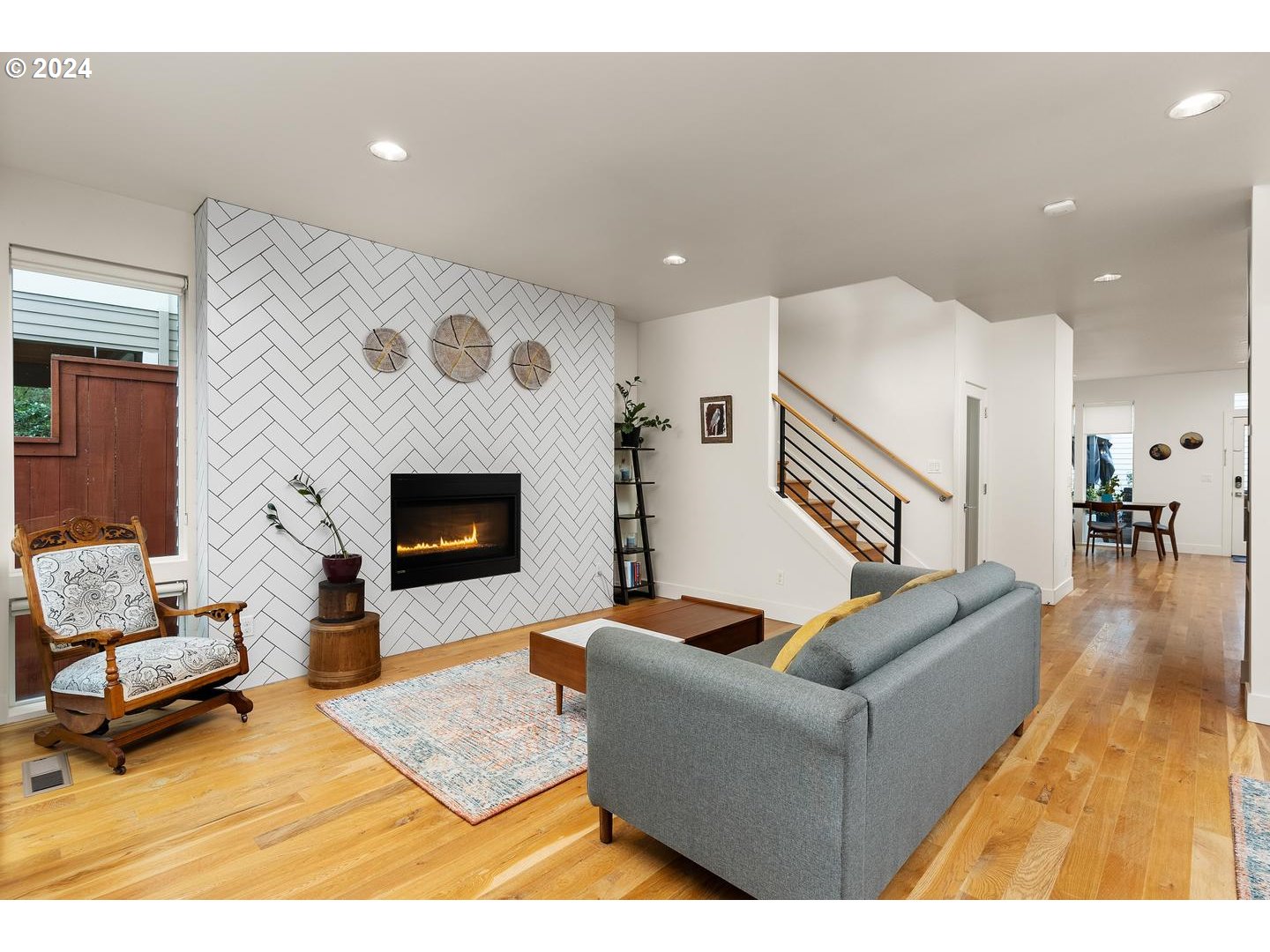 3916 N GANTENBEIN AVE