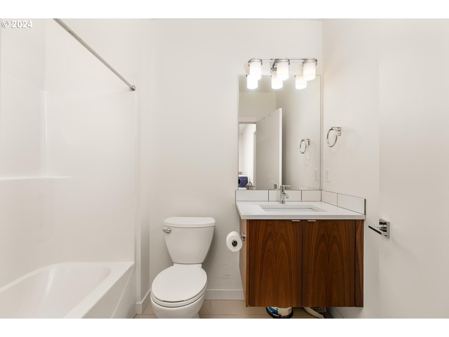 3916 N GANTENBEIN AVE