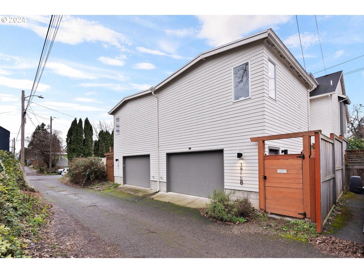 3916 N GANTENBEIN AVE