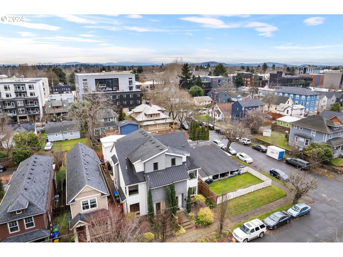 3916 N GANTENBEIN AVE