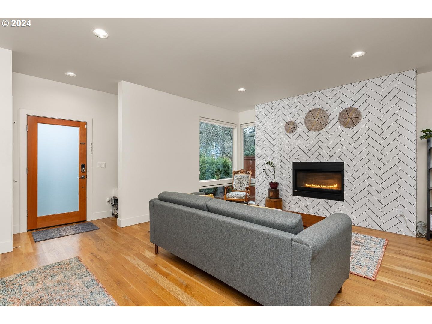 3916 N GANTENBEIN AVE